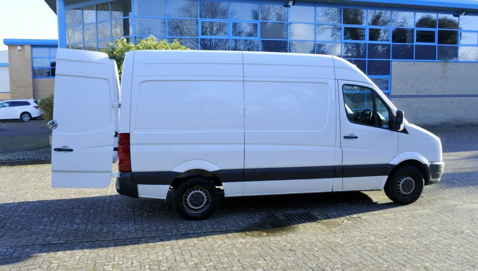 Vw Crafter CR35 TDI 109ps Chiller Van - Image 8 of 12