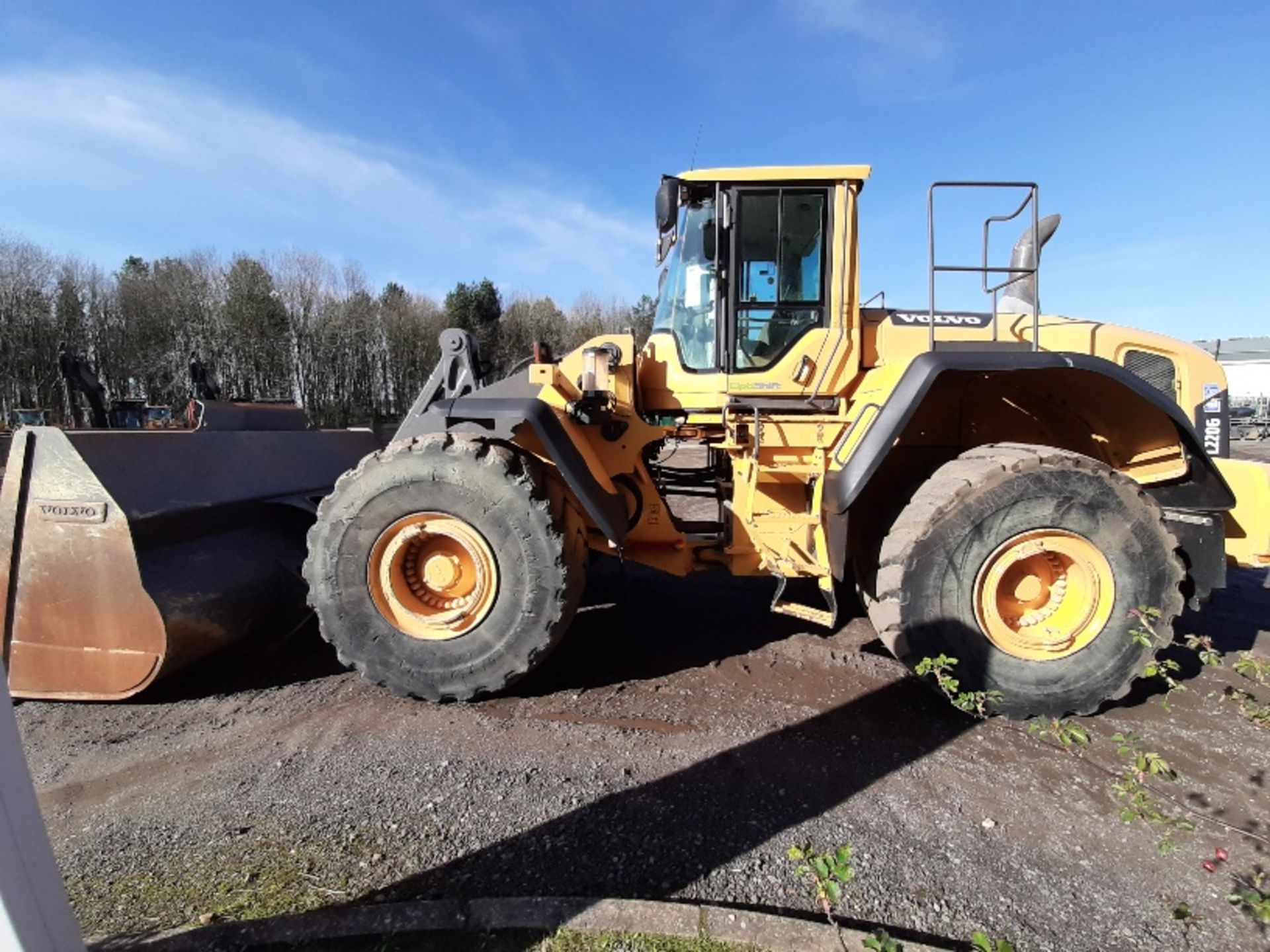 2013 Volvo L220G - Image 2 of 21