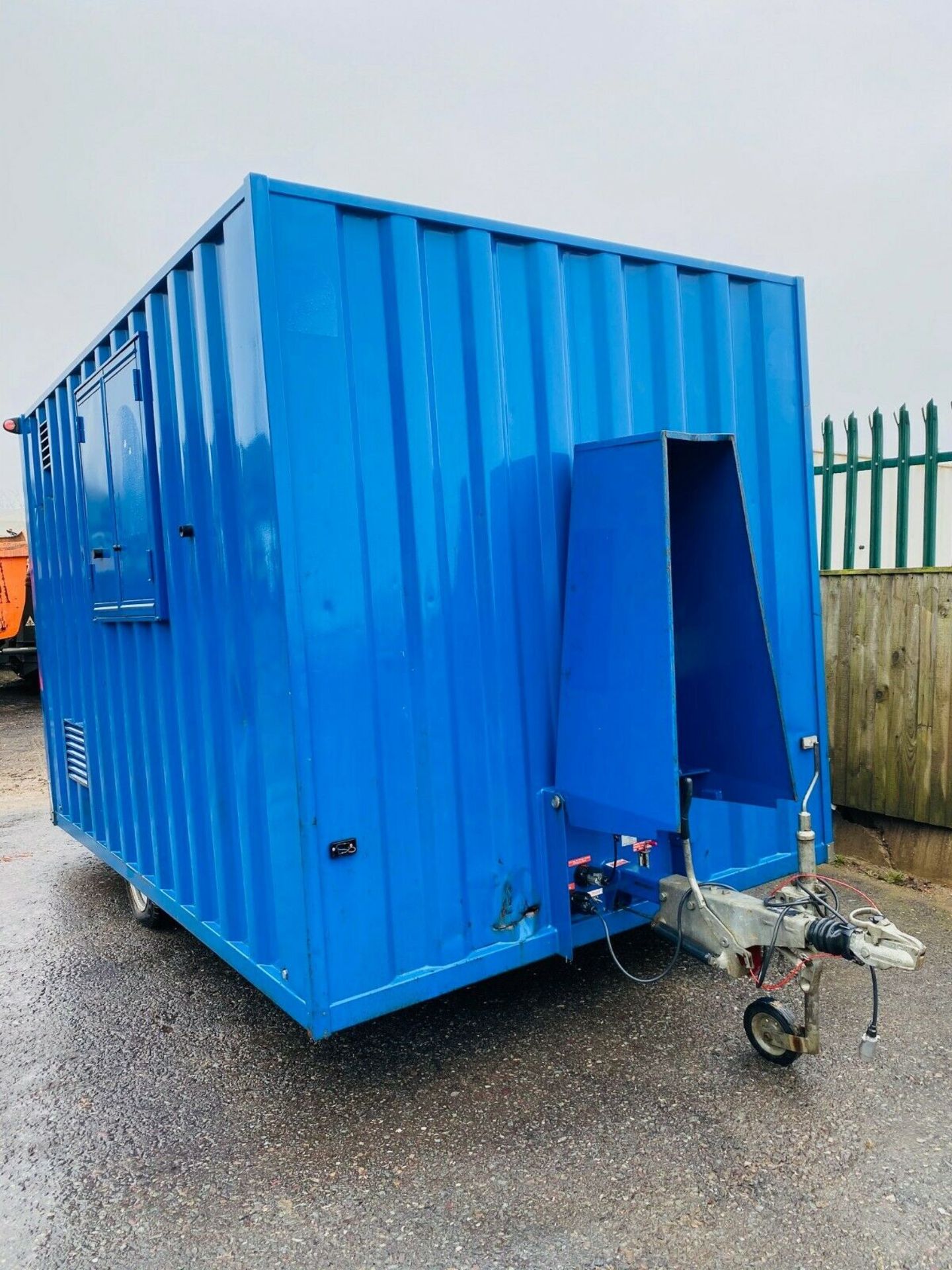 6 Man Tow-able Welfare Unit - Image 2 of 12