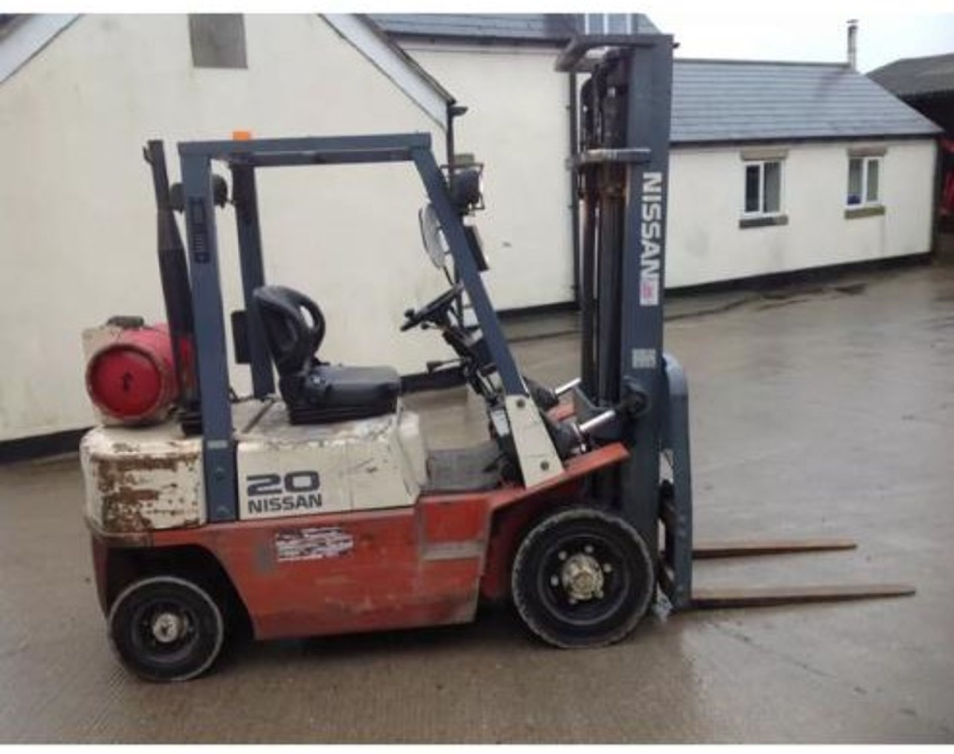 Nissan 2 Ton Gas Forklift - Image 3 of 5