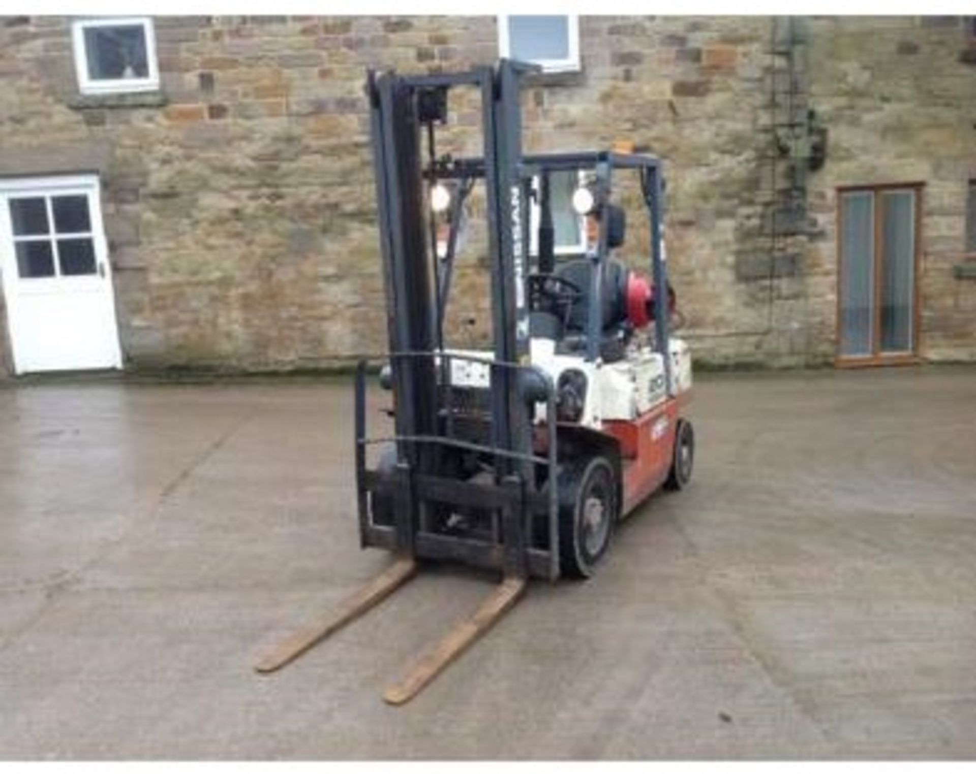 Nissan 2 Ton Gas Forklift - Image 2 of 5