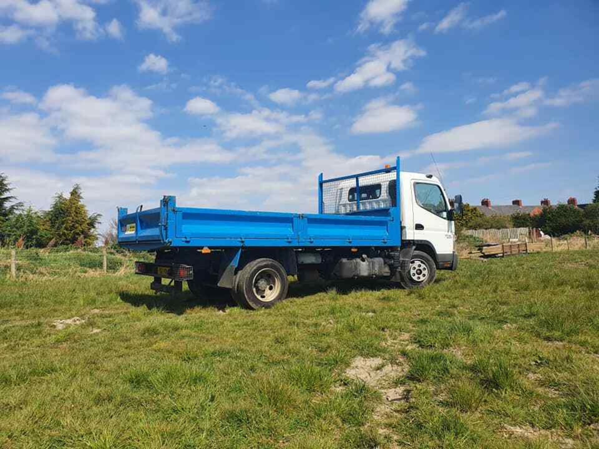 2011 Mitsubishi Fuso Canter - Image 3 of 10