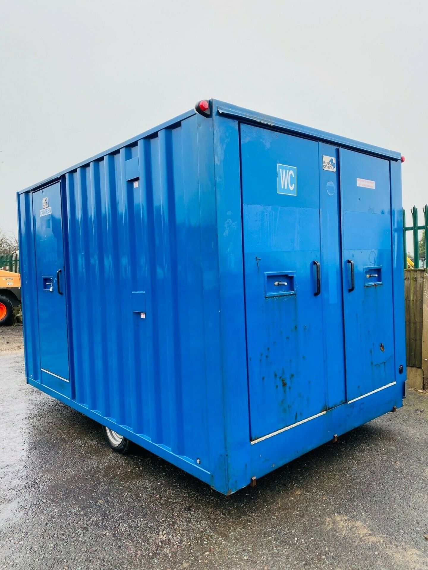 6 Man Tow-able Welfare Unit - Image 5 of 12