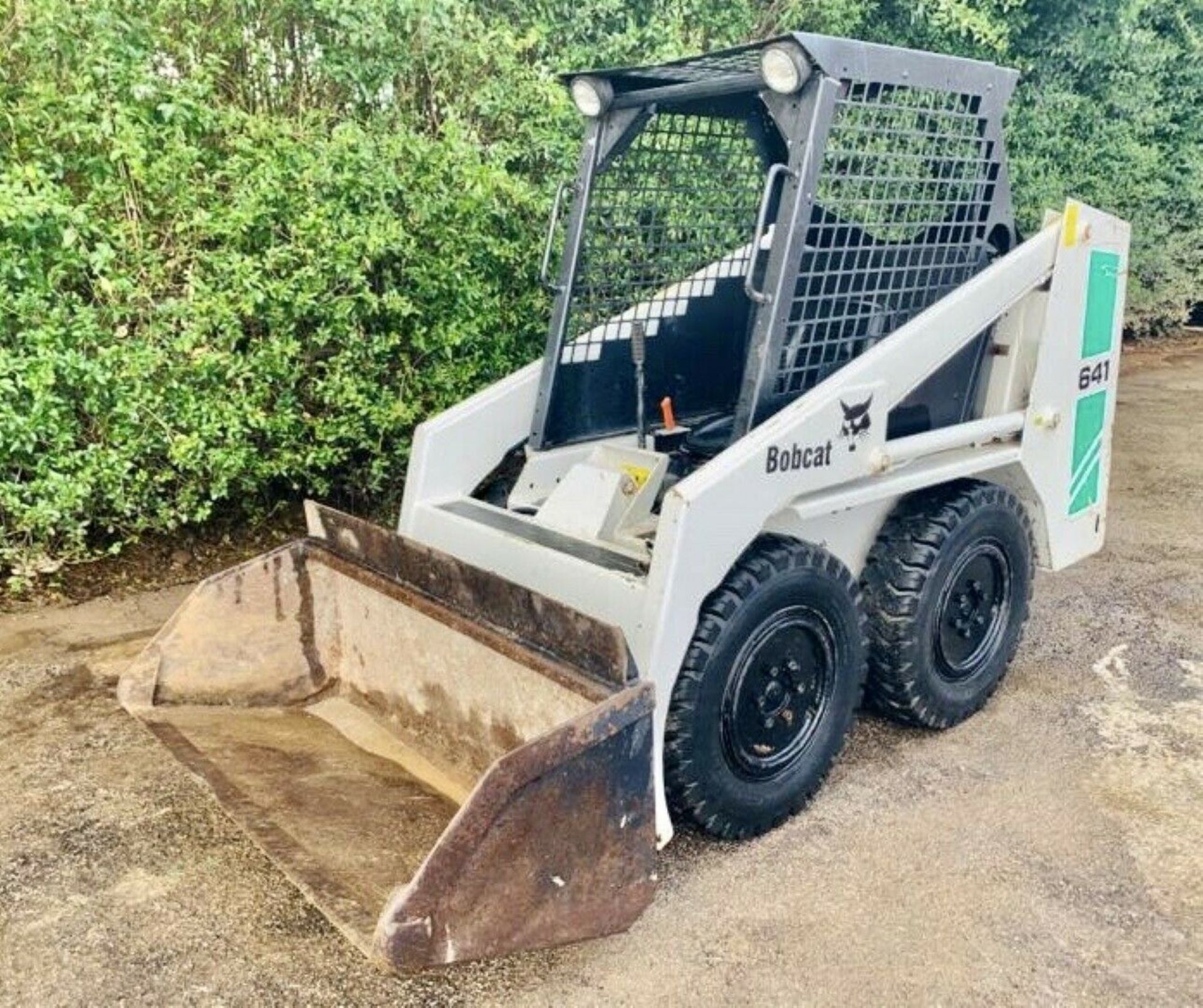 Bobcat 641 Skidsteer - Image 4 of 12