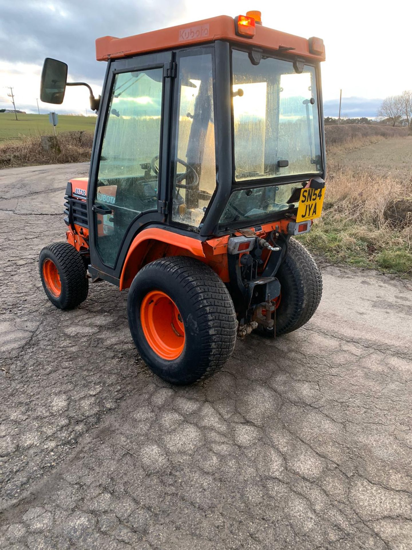 KUBOTA B1710 Mini Tractor 4x4 - Image 4 of 4