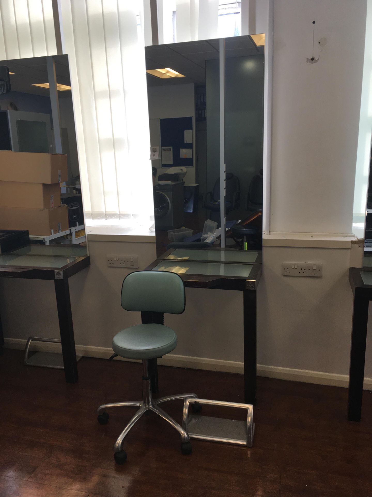 Hairdresser's Single Face Mirror Station