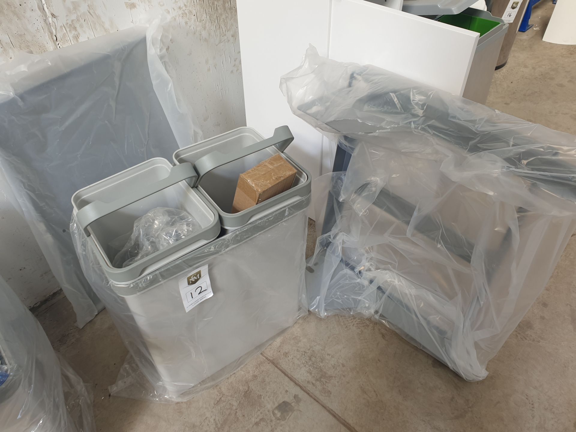 Fitted Kitchen intregrated bin solution. - Image 2 of 2