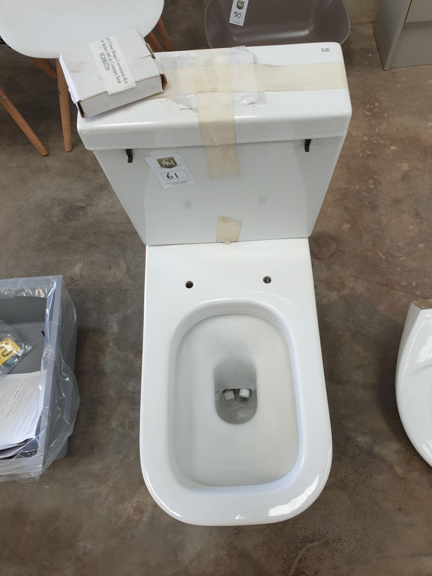 Toliet with Cistern - Image 3 of 3