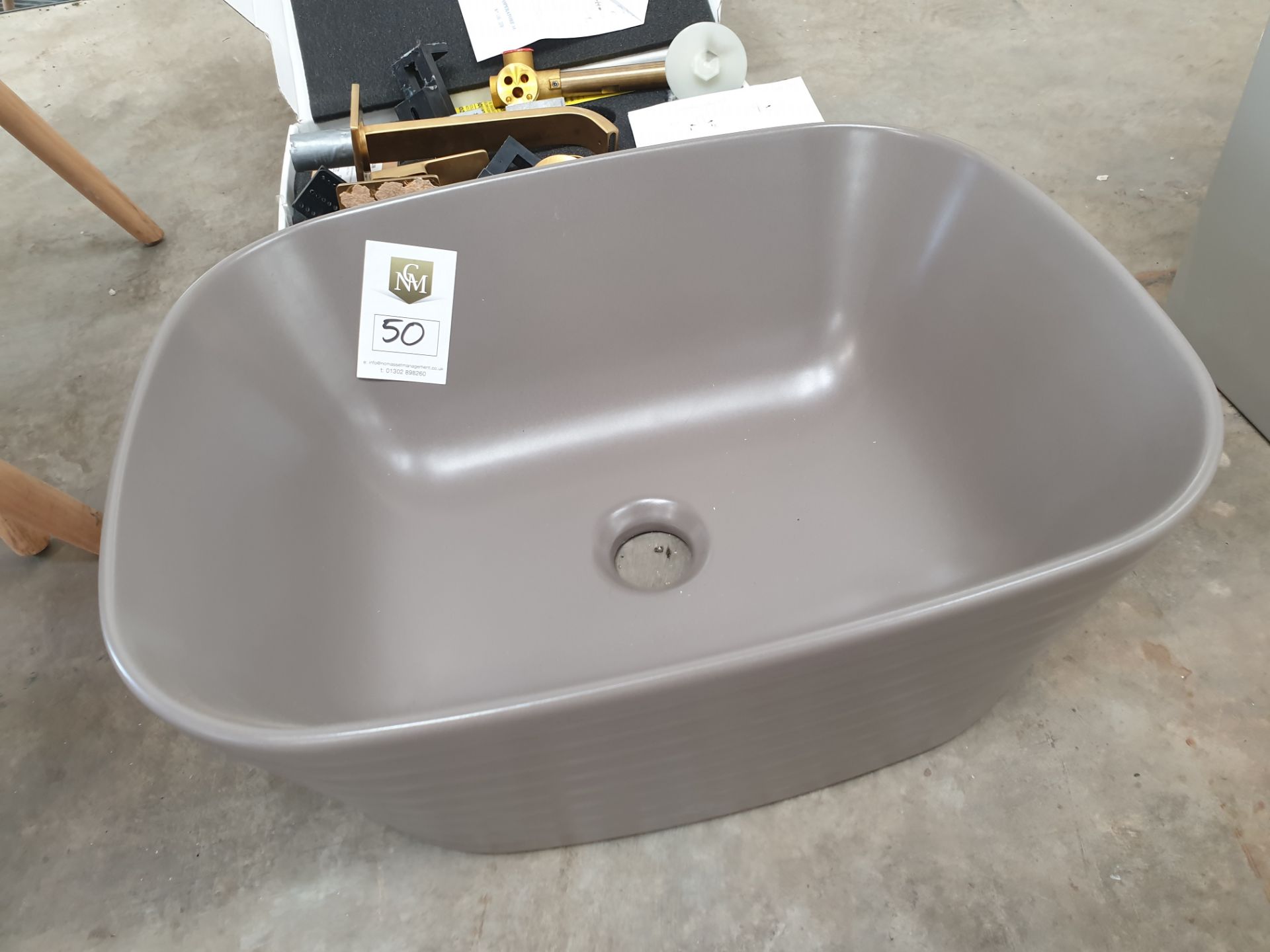 Sink Bowl with Gold coloured Tap and Plug hole. 500 x 380mm - Image 4 of 4