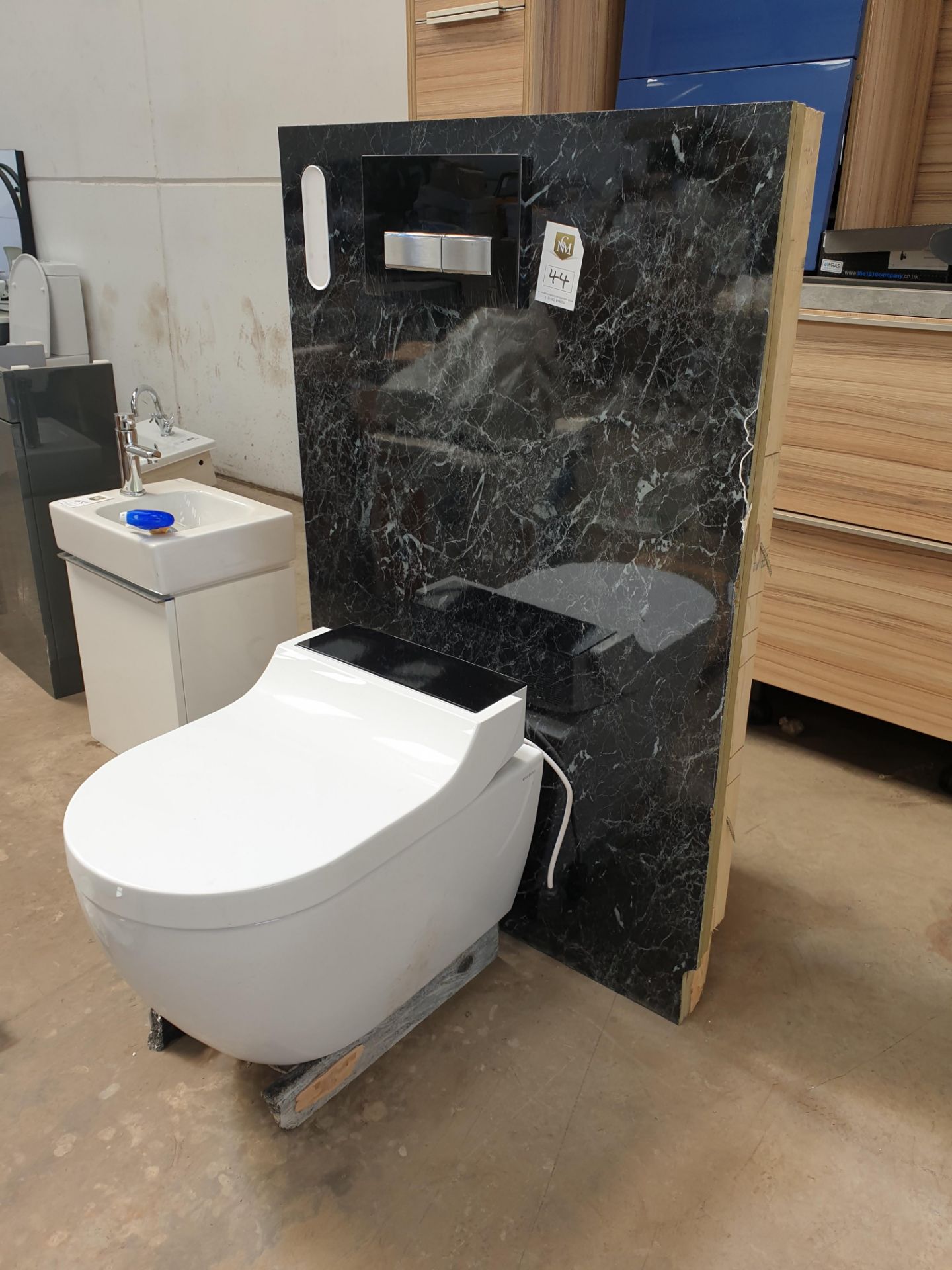 Geberit Aqua Clean Toilet with hidden cistern and back plate - Image 2 of 10