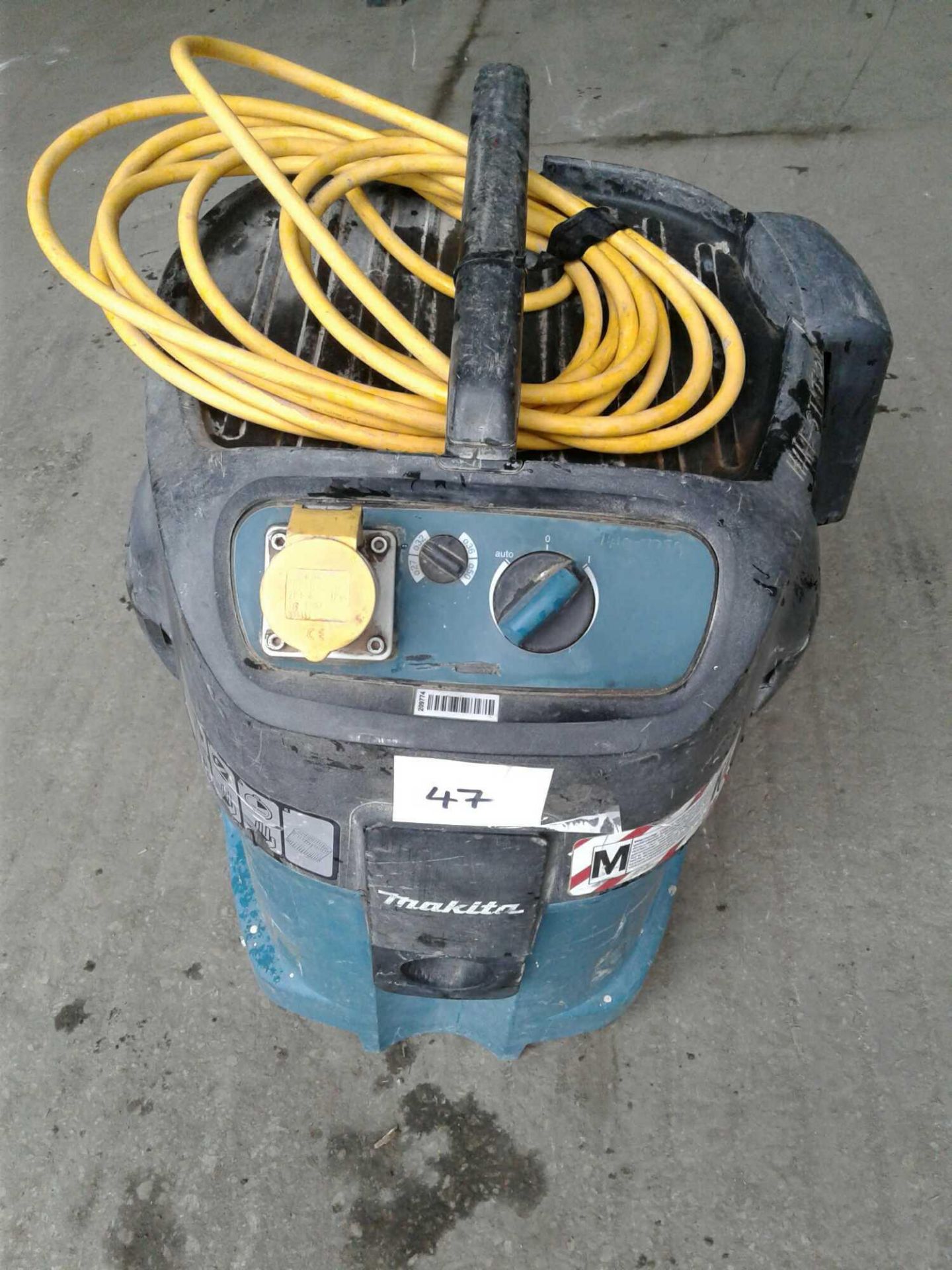 Makita industrial vacuum cleaner