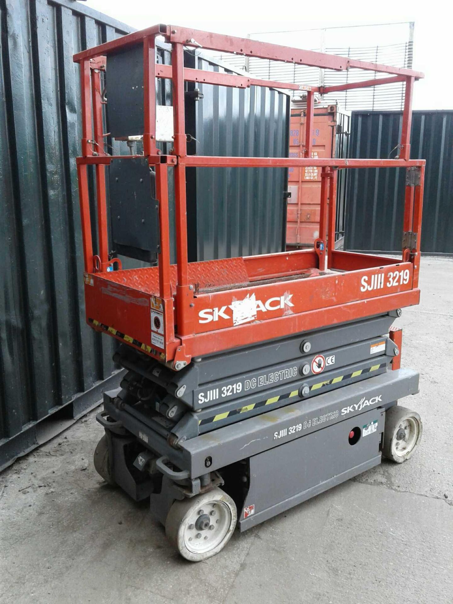 Skyjack SJ111 3219 DC electric scissor lift 110v - Image 2 of 3