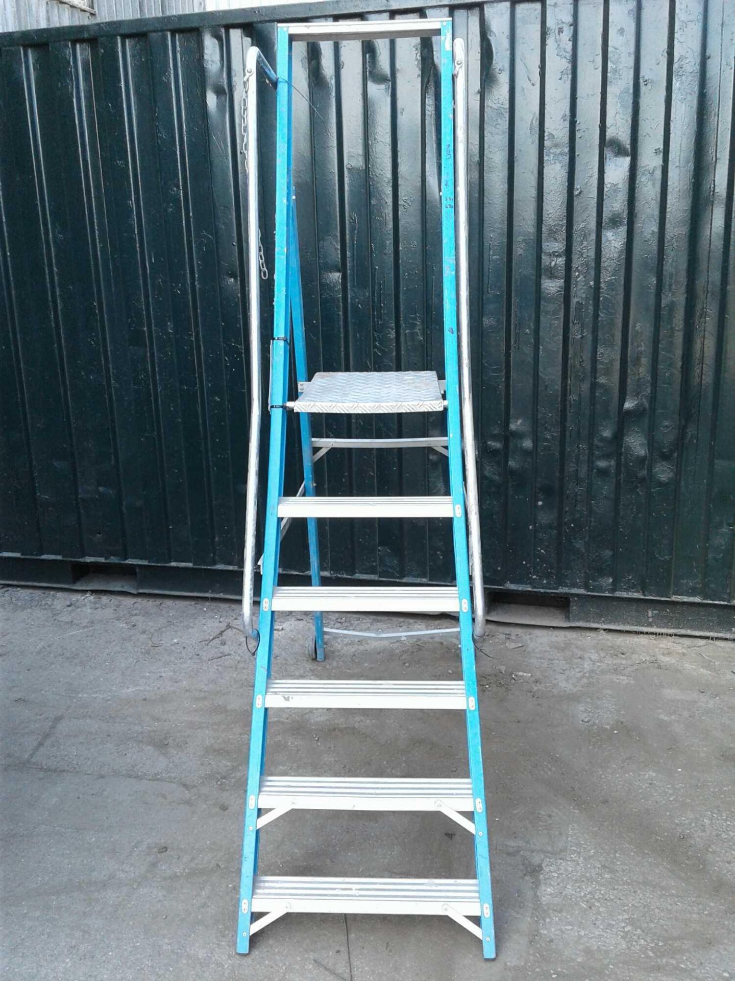 6 step platform step ladders - Image 2 of 2