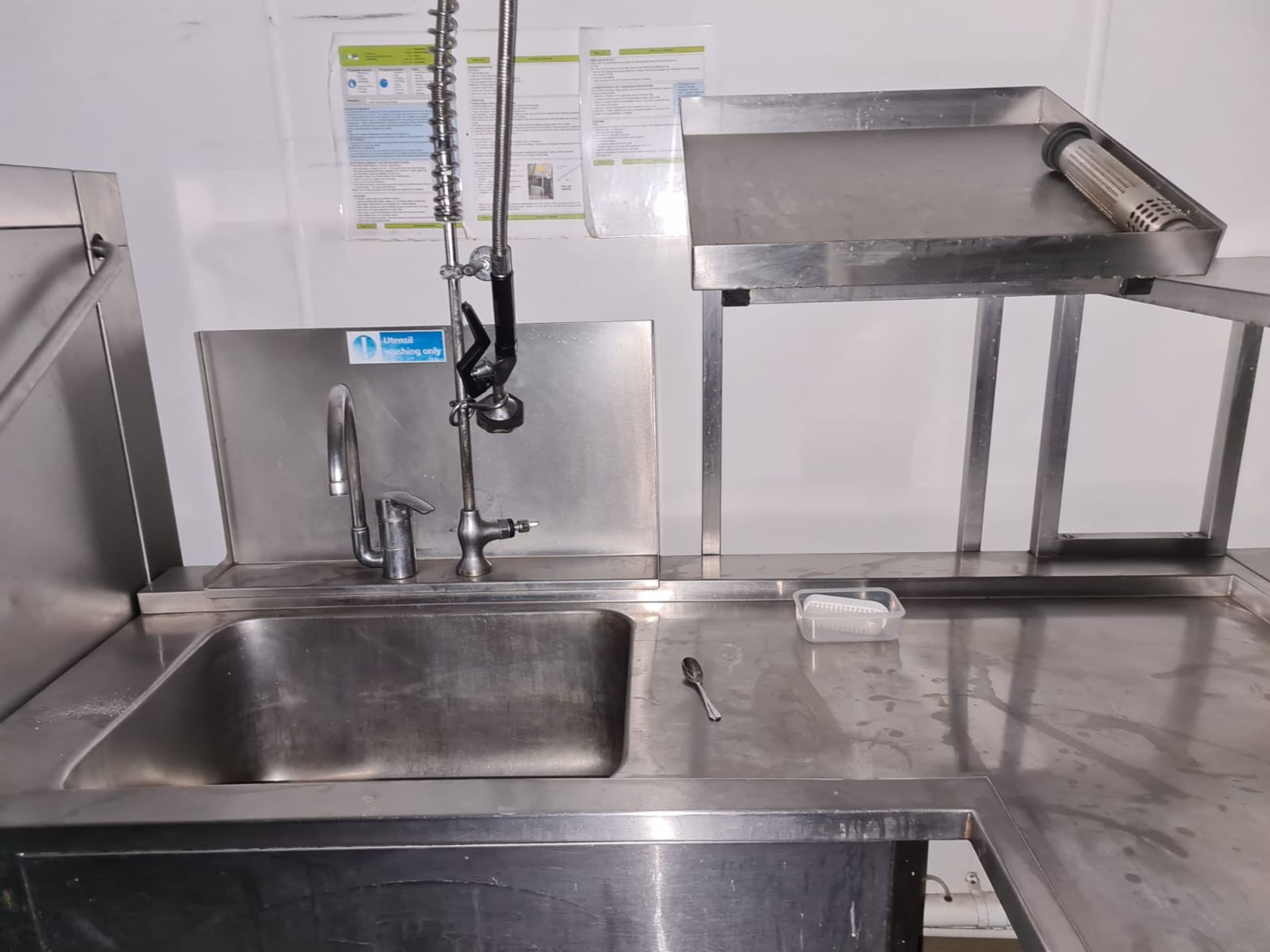 Hobart Commercial Grade Conveyor Dishwasher & Sink Unit - Image 2 of 9