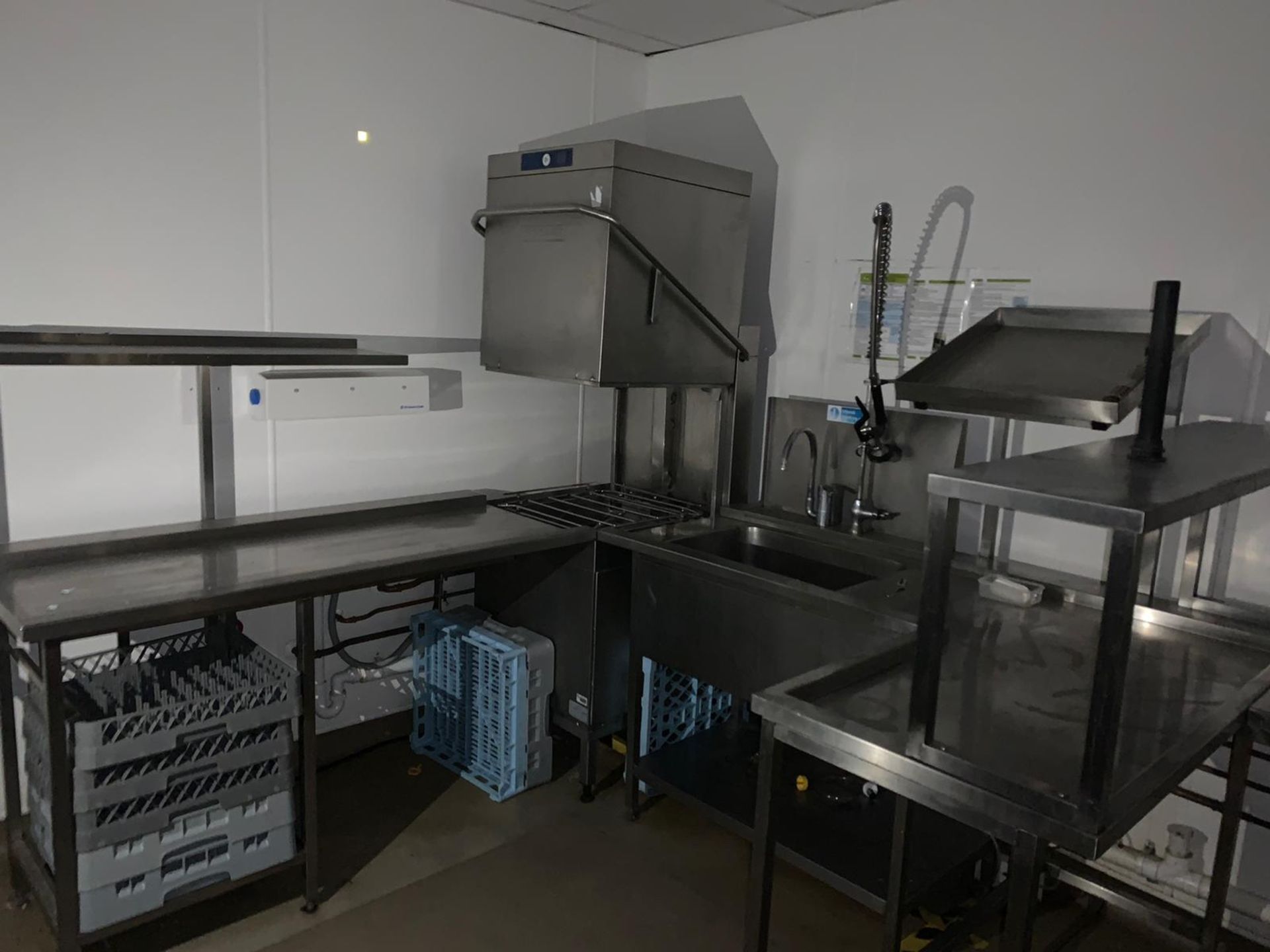 Hobart Commercial Grade Conveyor Dishwasher & Sink Unit - Image 4 of 9