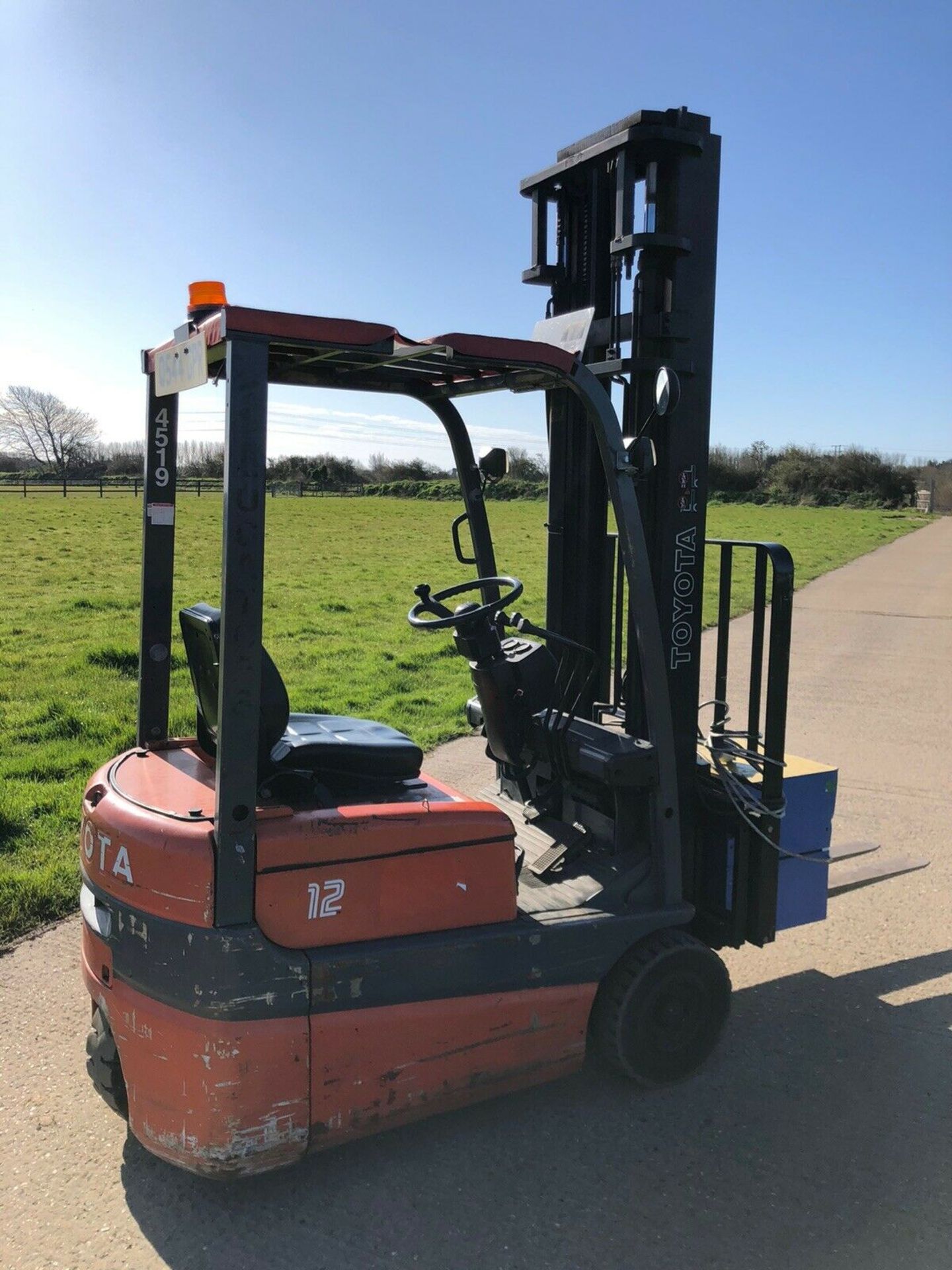 Toyota Electric Forklift - Image 3 of 5