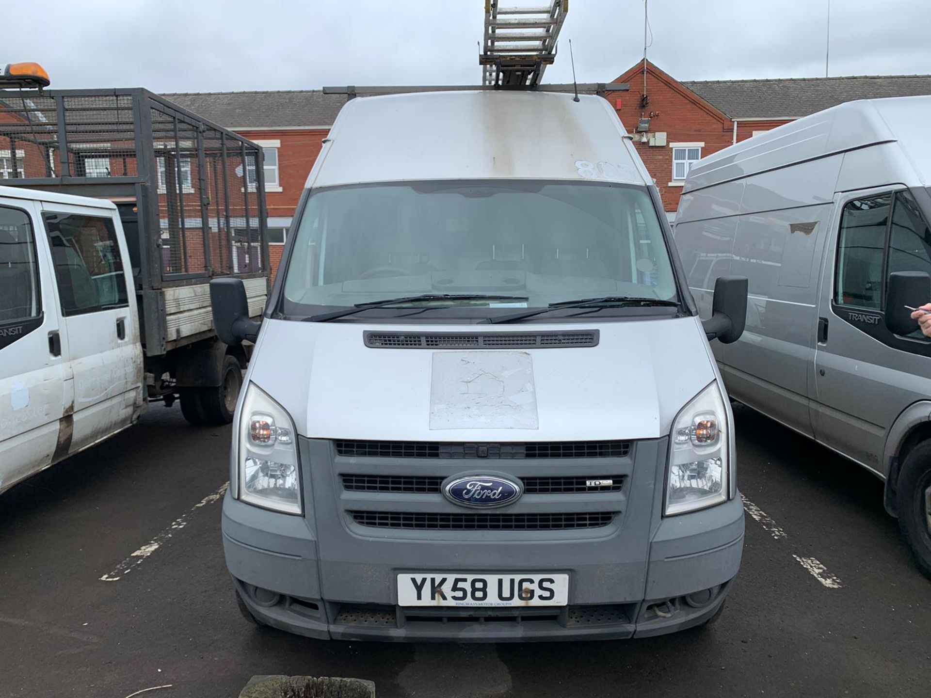 ENTRY DIRECT FROM LOCAL AUTHORITY Ford Transit Van - Image 3 of 26