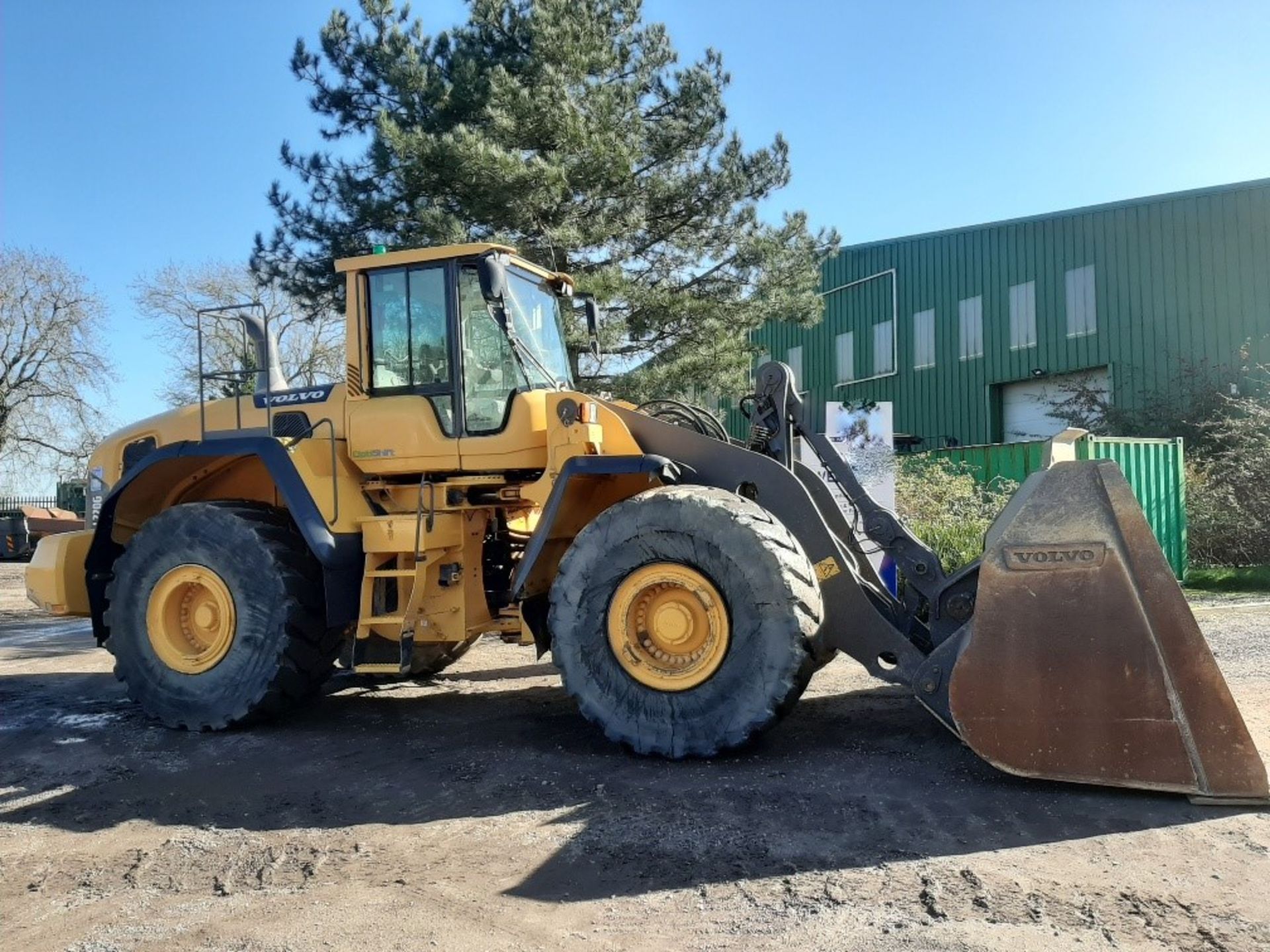 2013 Volvo L220G Loader - Image 5 of 21