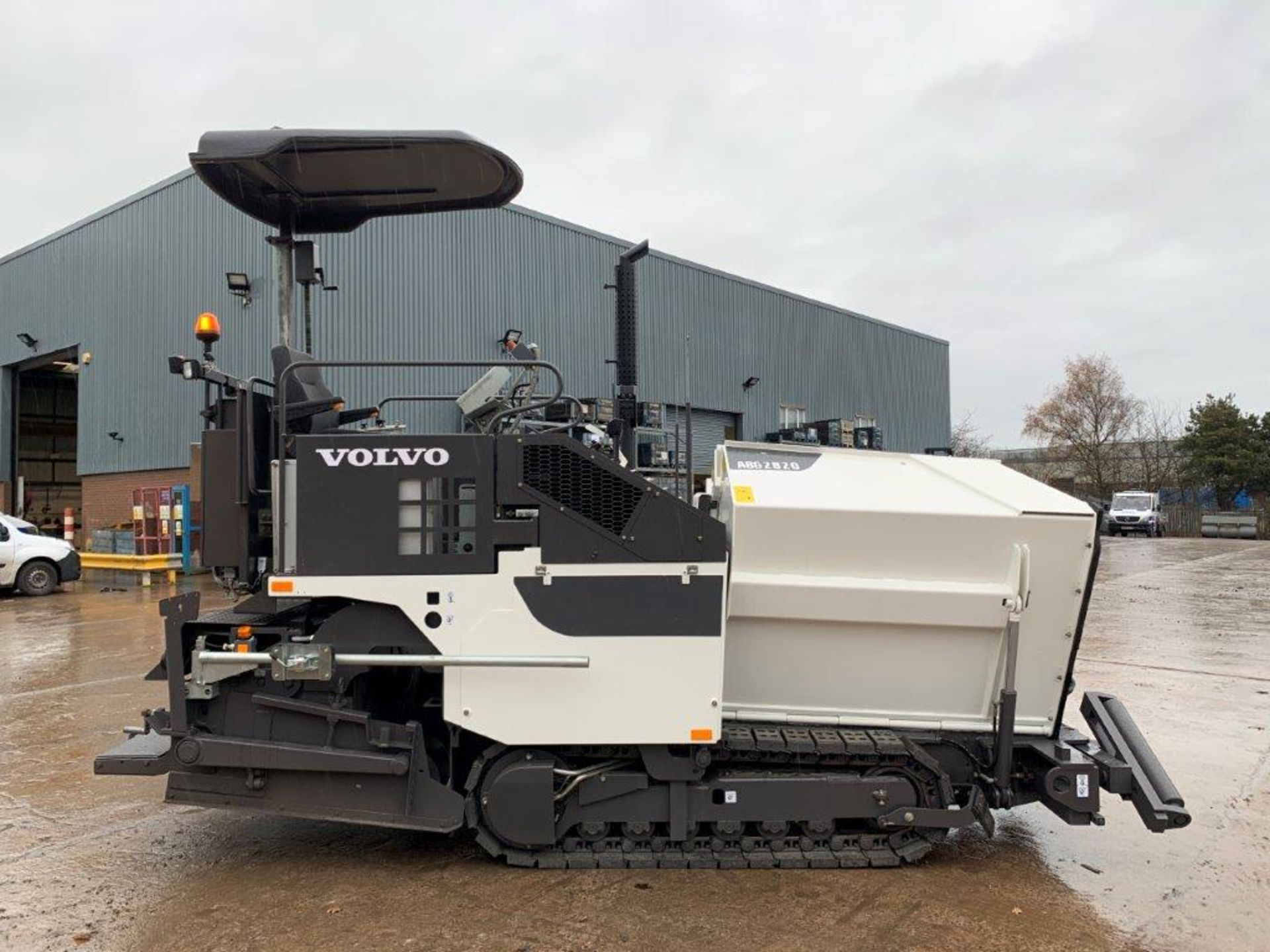 2017 Volvo ABG2820 Tracked Paver - Image 6 of 17