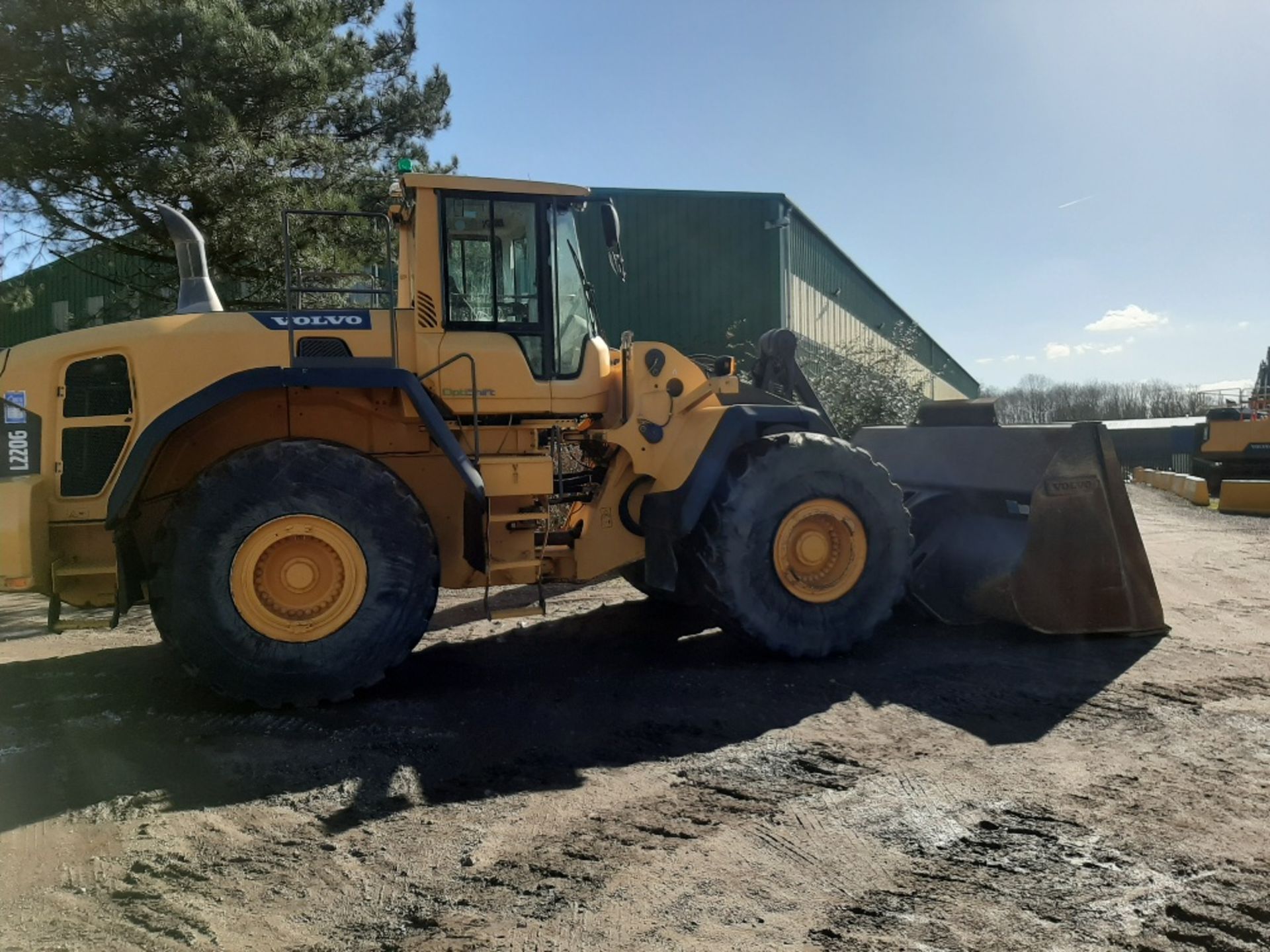 2013 Volvo L220G Loader - Image 4 of 21