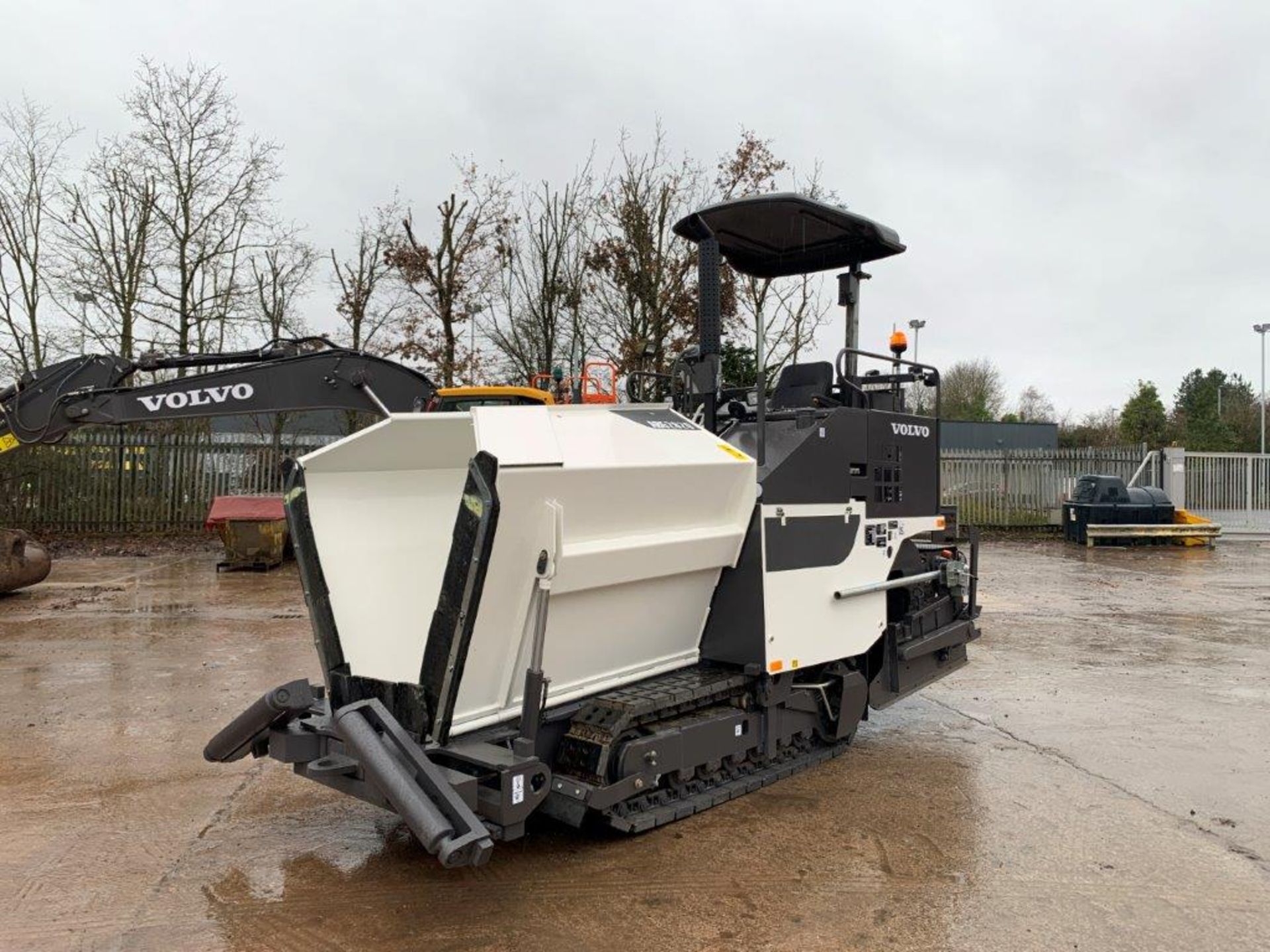 2017 Volvo ABG2820 Tracked Paver - Image 7 of 17