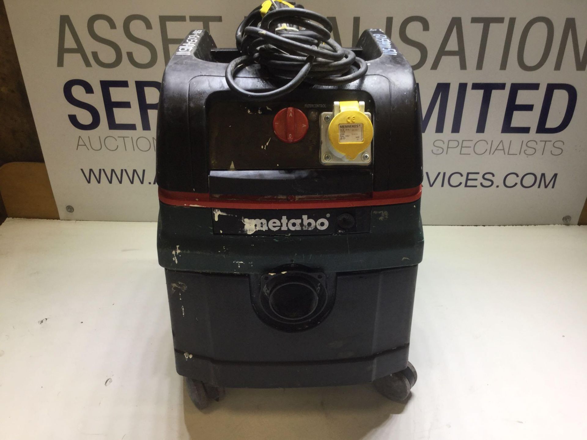 Makita ASR 25 L SC Dust Extraction Unit With 110v Socket & New Hose 110v - Image 2 of 4