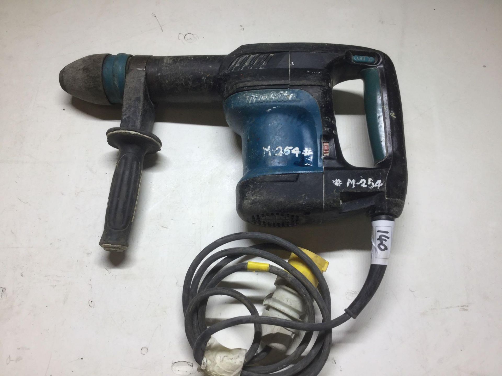 Makita Demolition hammer model HN0870C 110 V