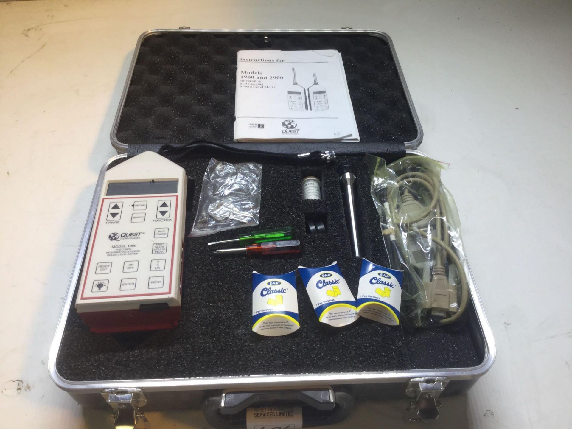 Quest Technologies model 1900 Precision Integrating / Logging Sound Level Meter Kit