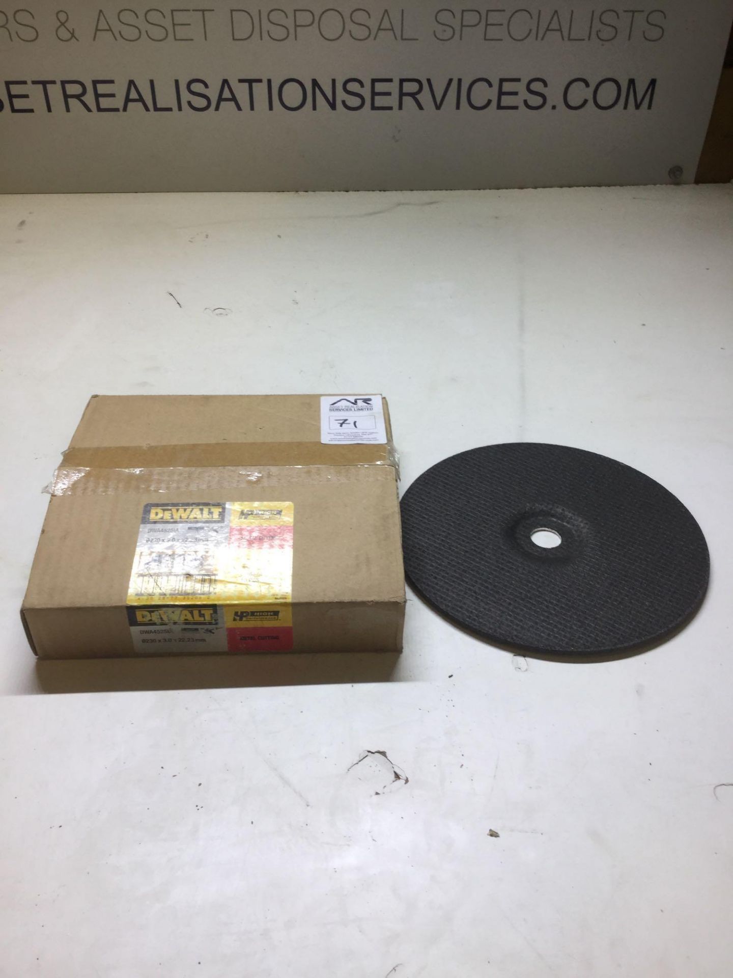 Dewalt 9â€ Metal Cutting Discs x10 per Box - Image 2 of 3