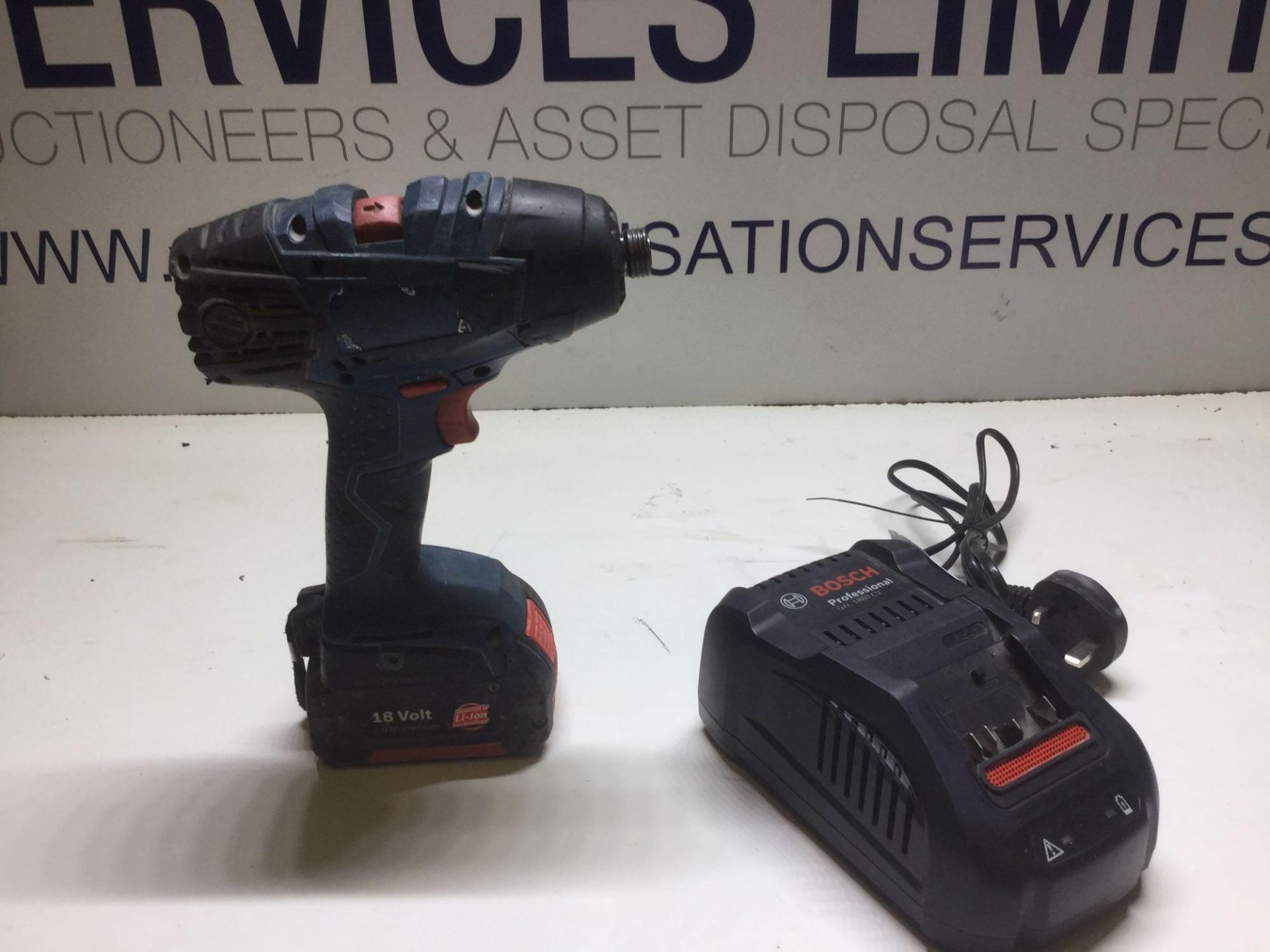 Bosch GDR 18v Tec Drill with Charger & 2.6v Battery - Image 3 of 3