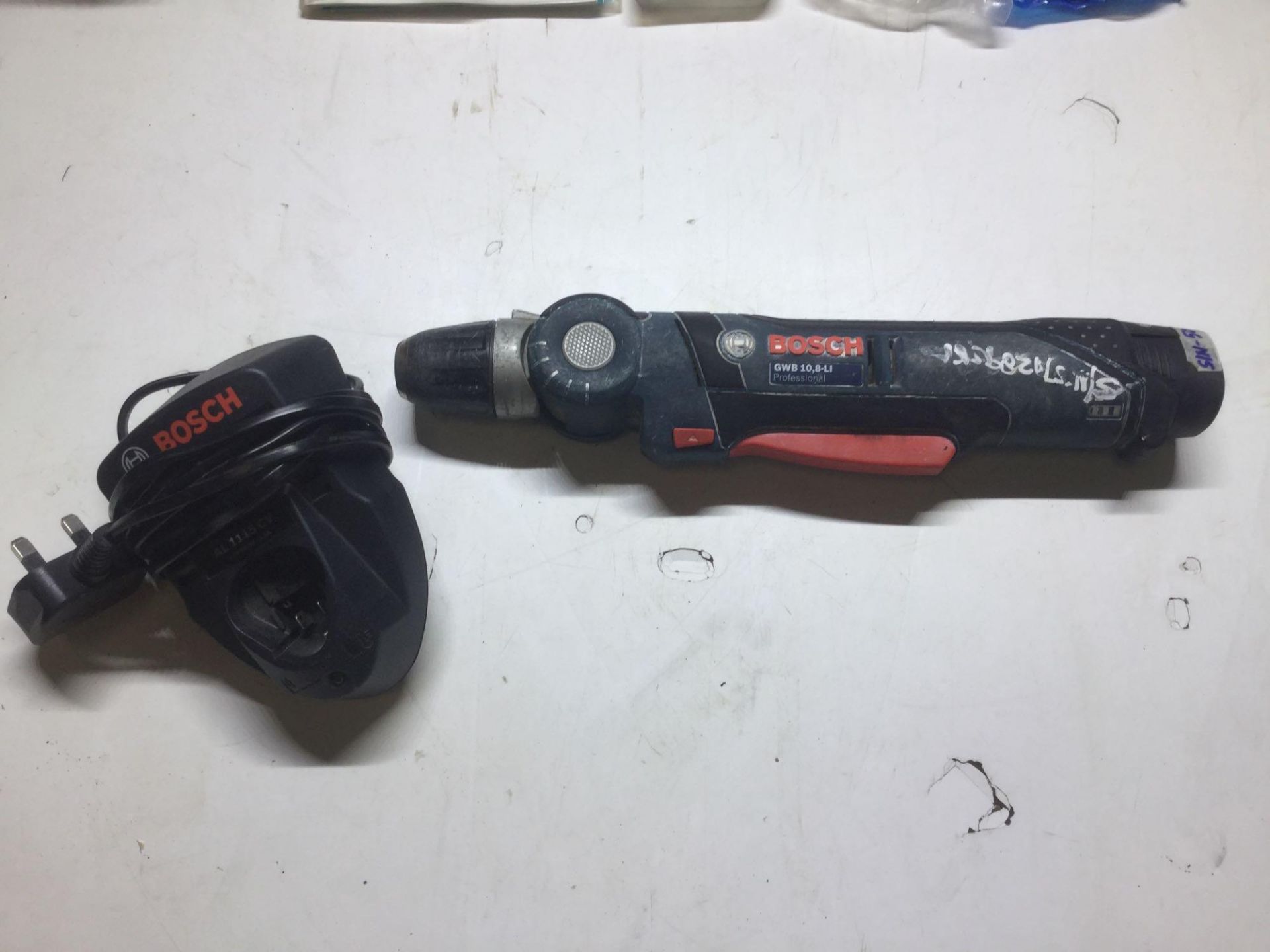 Bosch GWB 10.8 LI Straight to 90 Degree Screw Driver / Drill C/W Battery & Charger