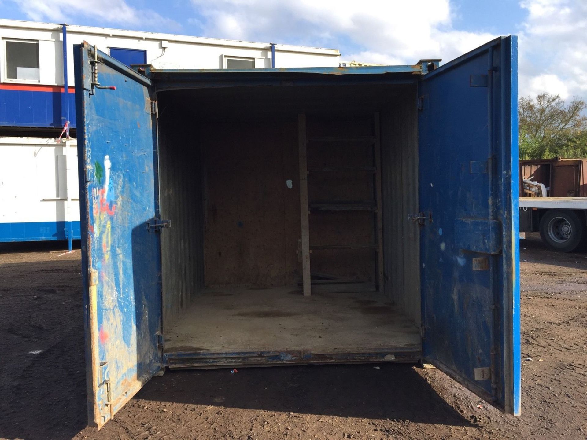Anti Vandal Steel Portable Office / Storage Container. 20ft x 8ft - Image 5 of 11
