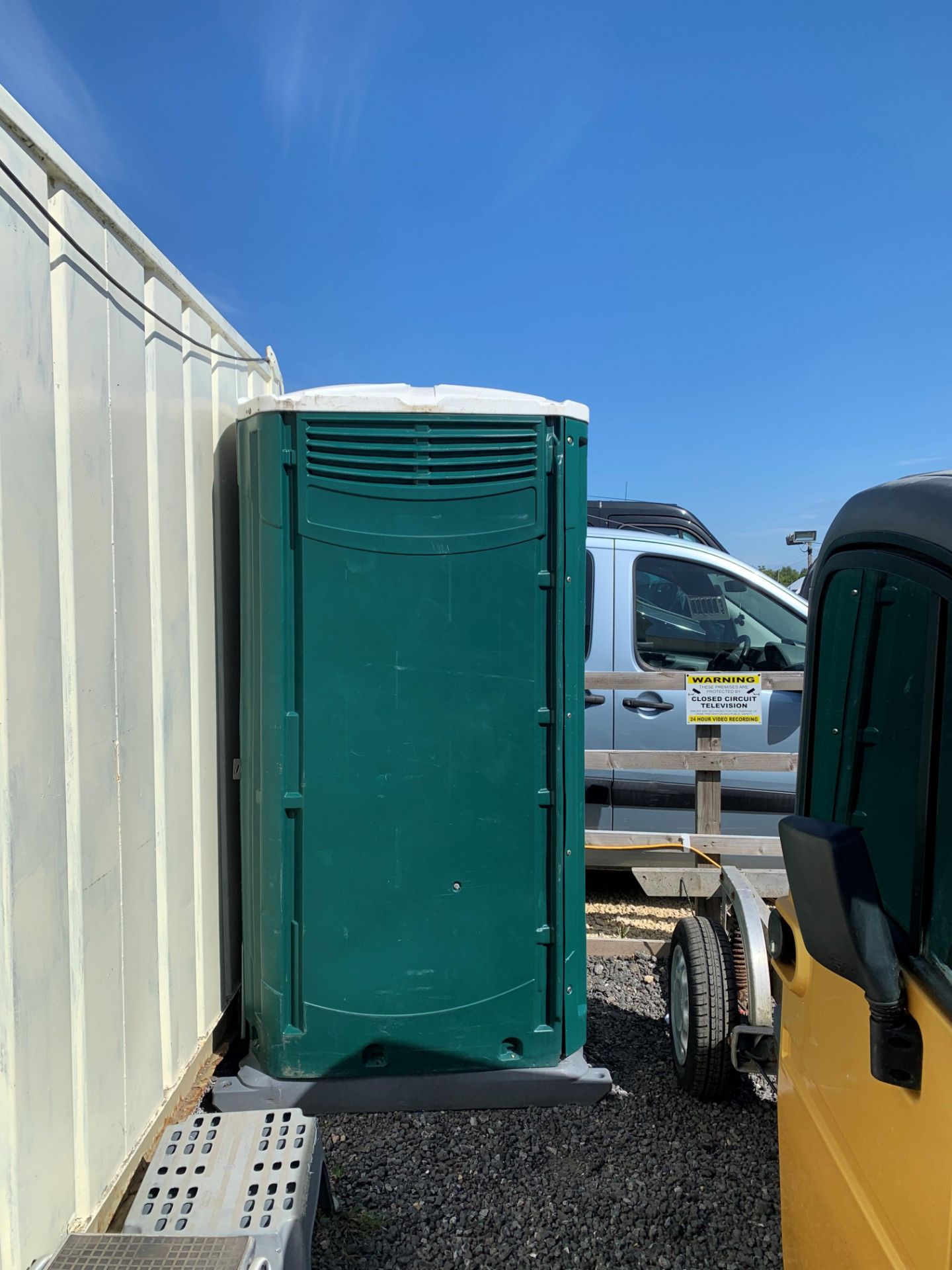 ZERO RESERVE Portable Site Toilet With Built in Sink and Waste Tank - Image 3 of 3