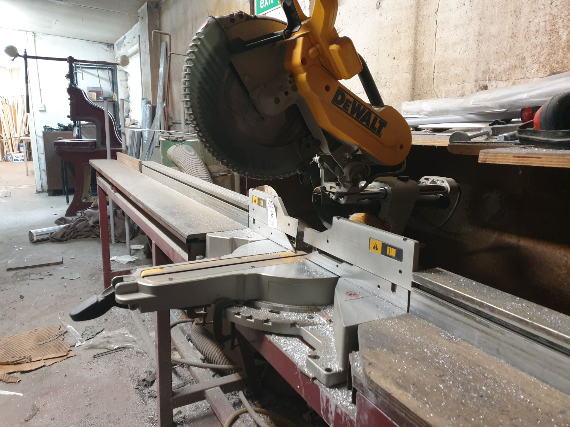 DeWalt mitre saw with metal blade and stand - Image 5 of 5