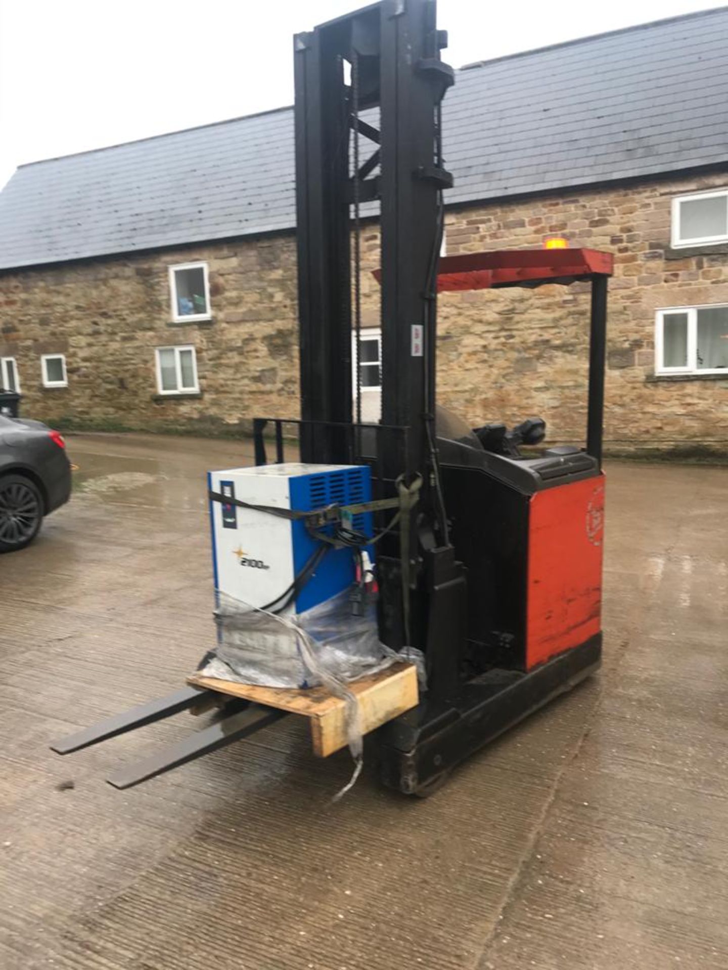 Bt Reach Truck with Charger, 2005 - Image 3 of 4