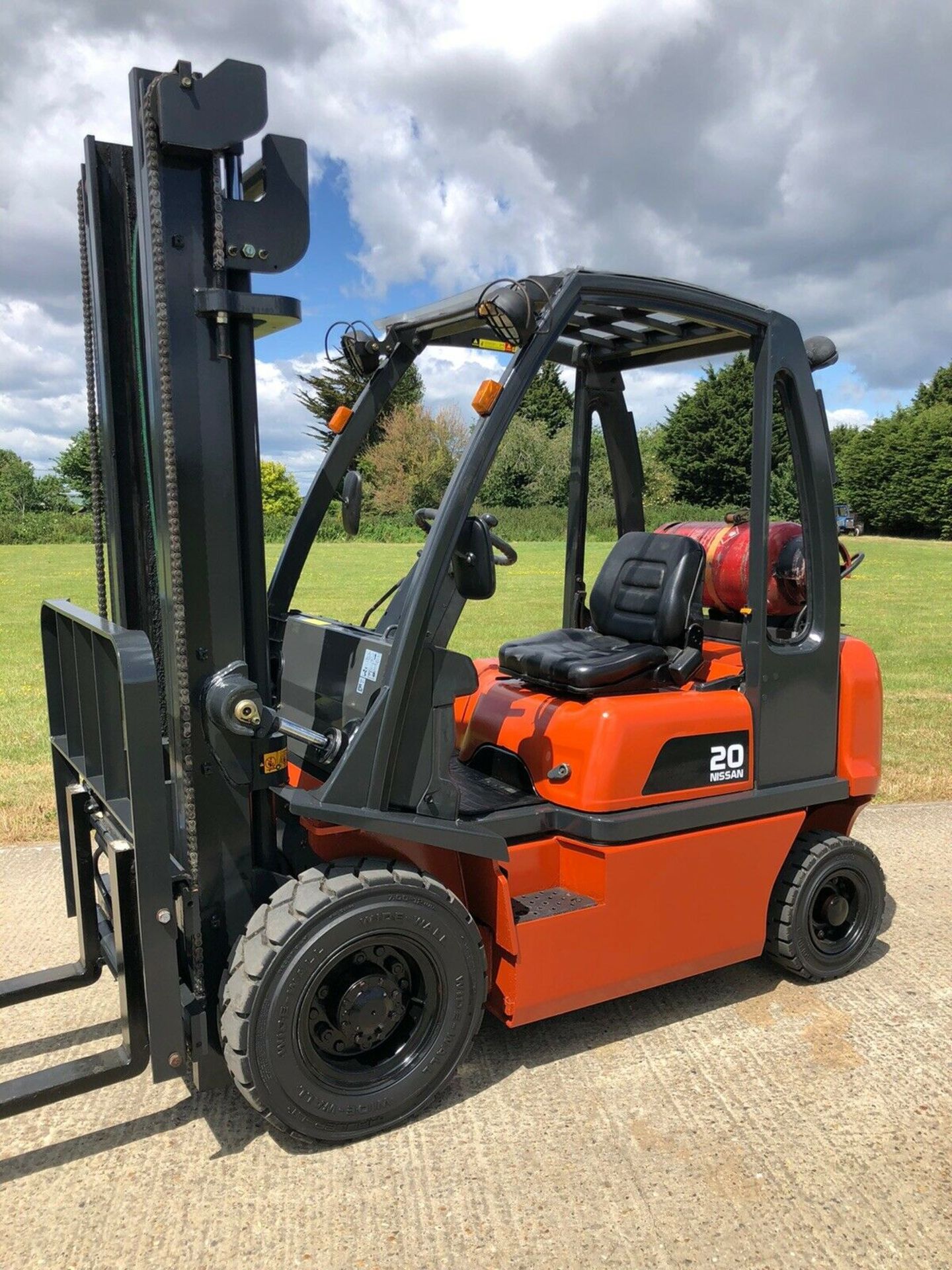 Nissan Gas Forklift Truck - Image 9 of 9