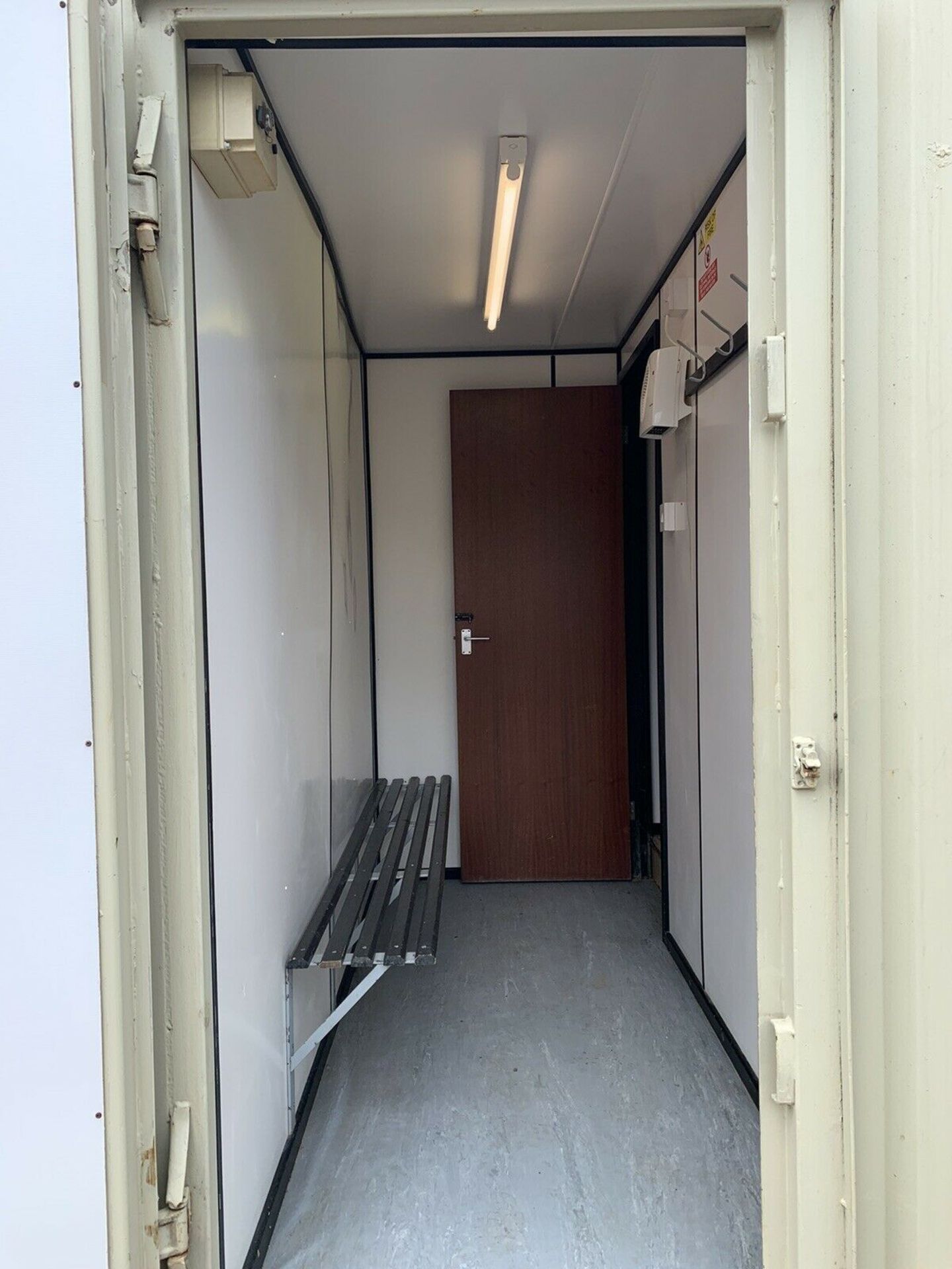 Anti Vandal Steel Welfare Unit Complete With Generator - Image 10 of 12