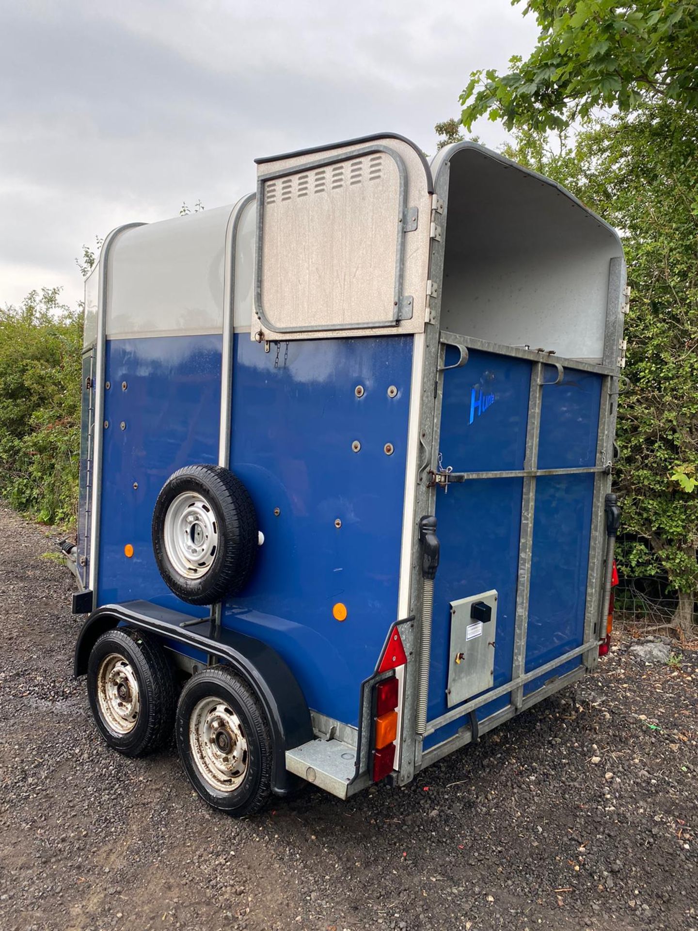 Ifor Williams HB505R Hunter Horse Box Trailer - Image 3 of 6