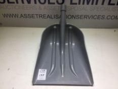 Plastic shovel