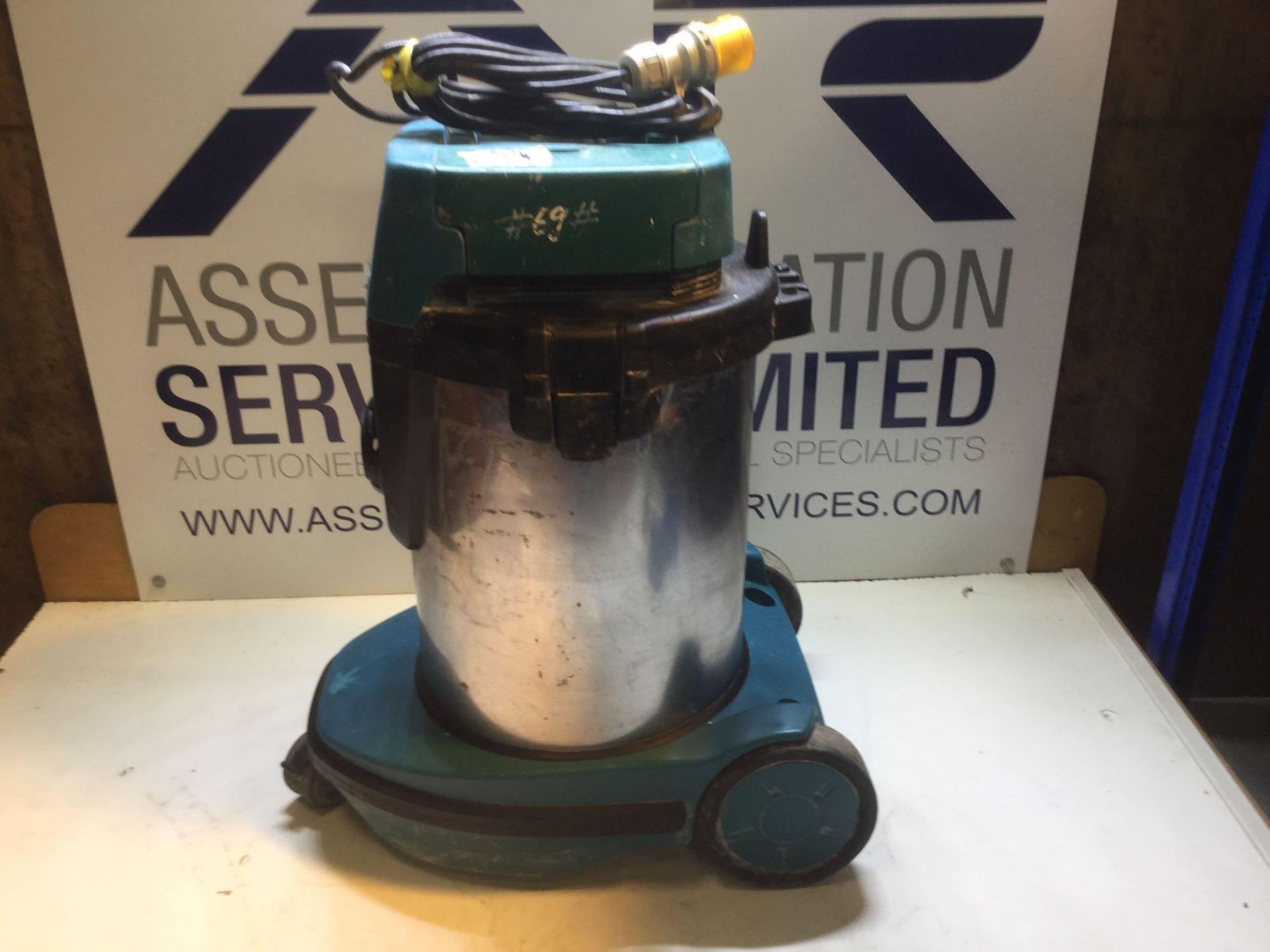 Makita Vc3210L Vacuum 110v - Image 3 of 3