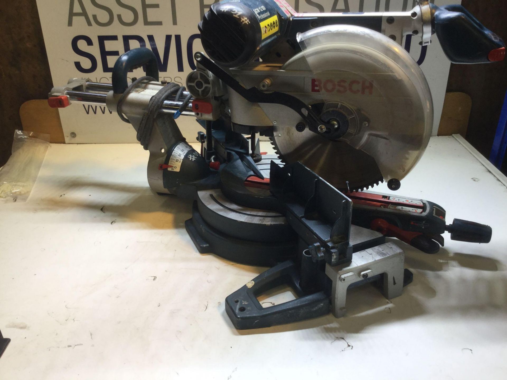 Bosch GCM 12SD Mitre / Chop Saw 110v - Image 3 of 8