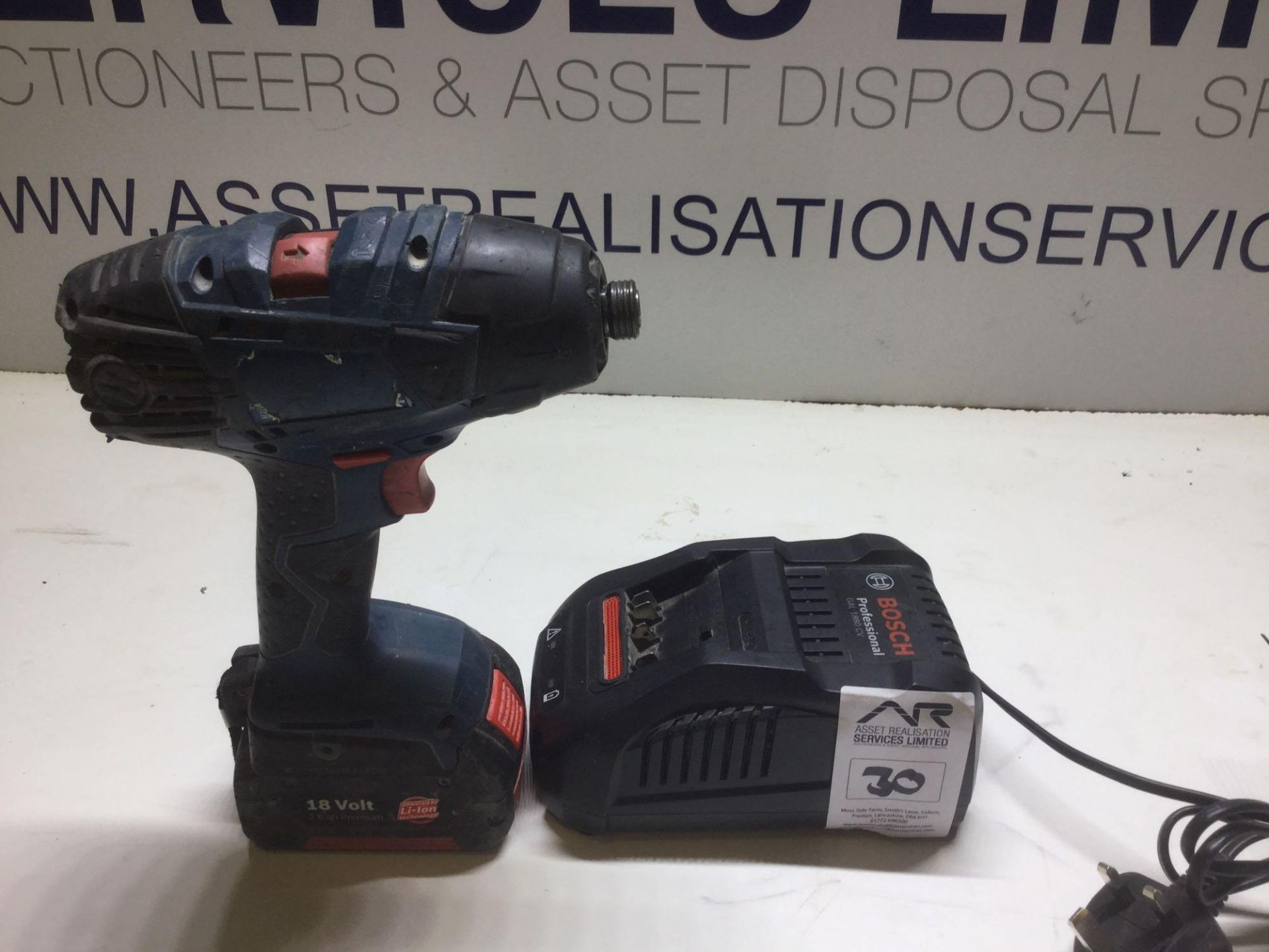 Bosch GDR 18v Tec Drill with Charger & 2.6v Battery - Image 2 of 3