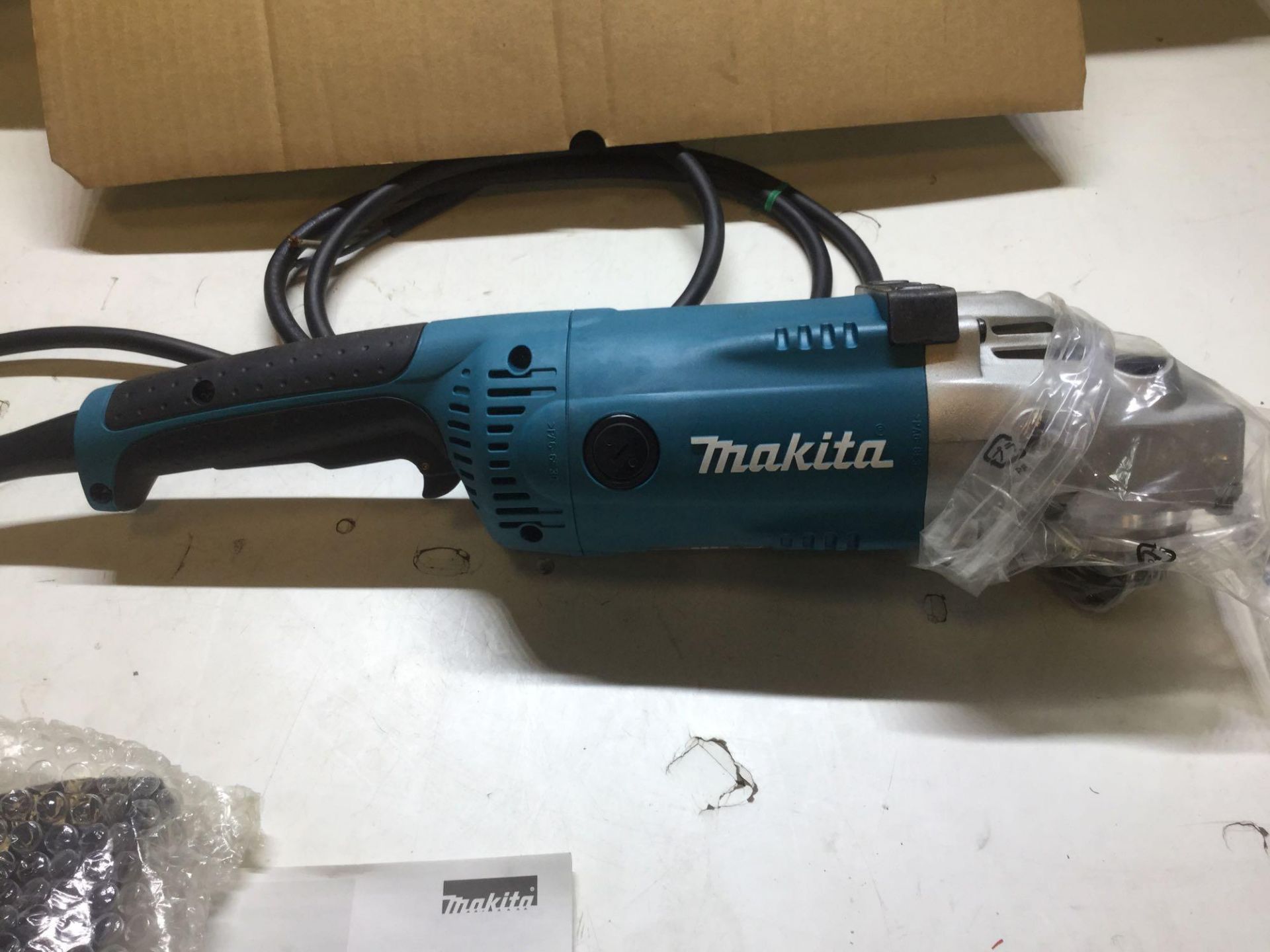 Makita GA9020 / 230mm Grinder 110v New in Box - Bild 3 aus 6