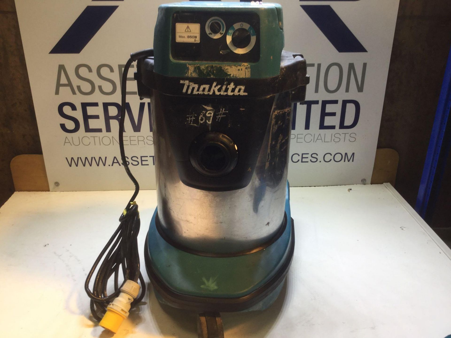 Makita Vc3210L Vacuum 110v