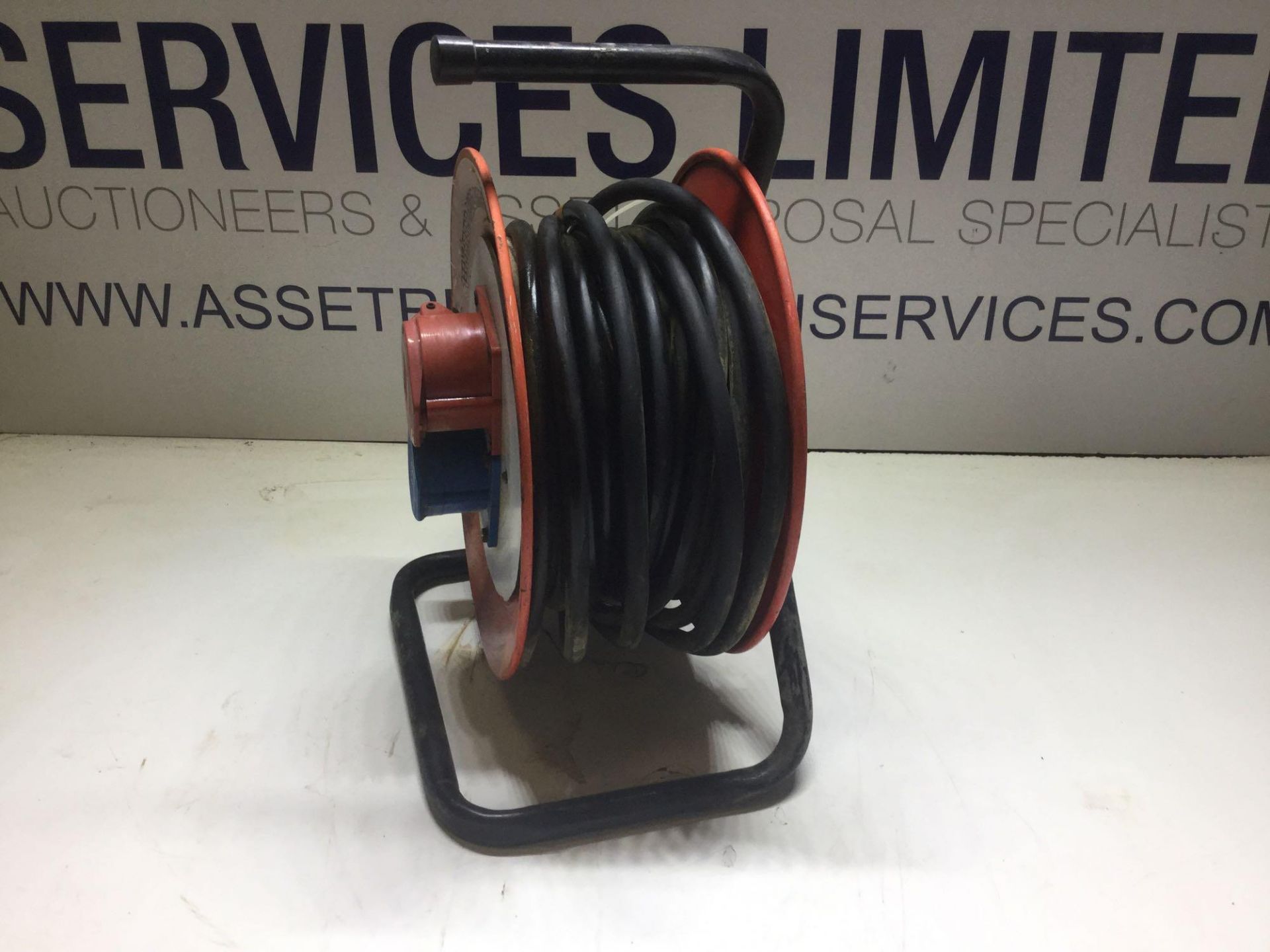 Heavy Duty 3 phase Cable Reel With Additional 240v Socket - Image 2 of 3