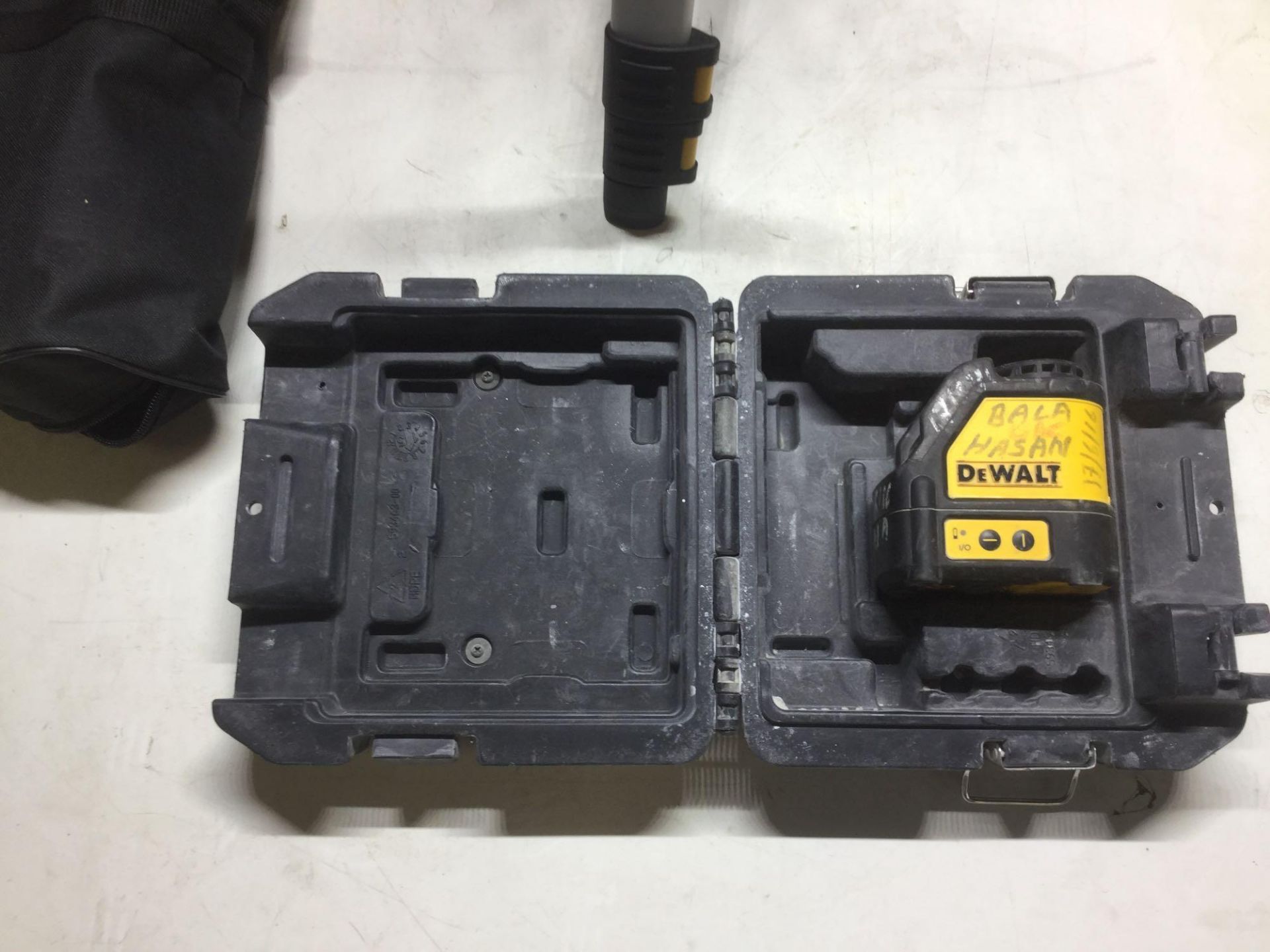 Dewalt laser level with tripod Model DW088 - Image 4 of 4