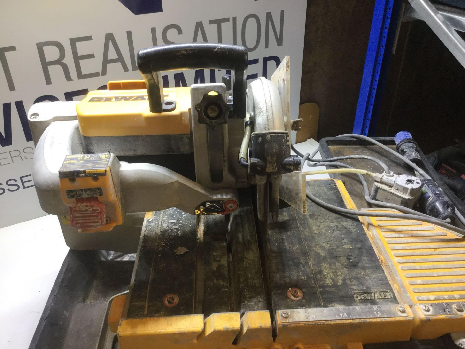 Dewalt D24000 -QS 240v