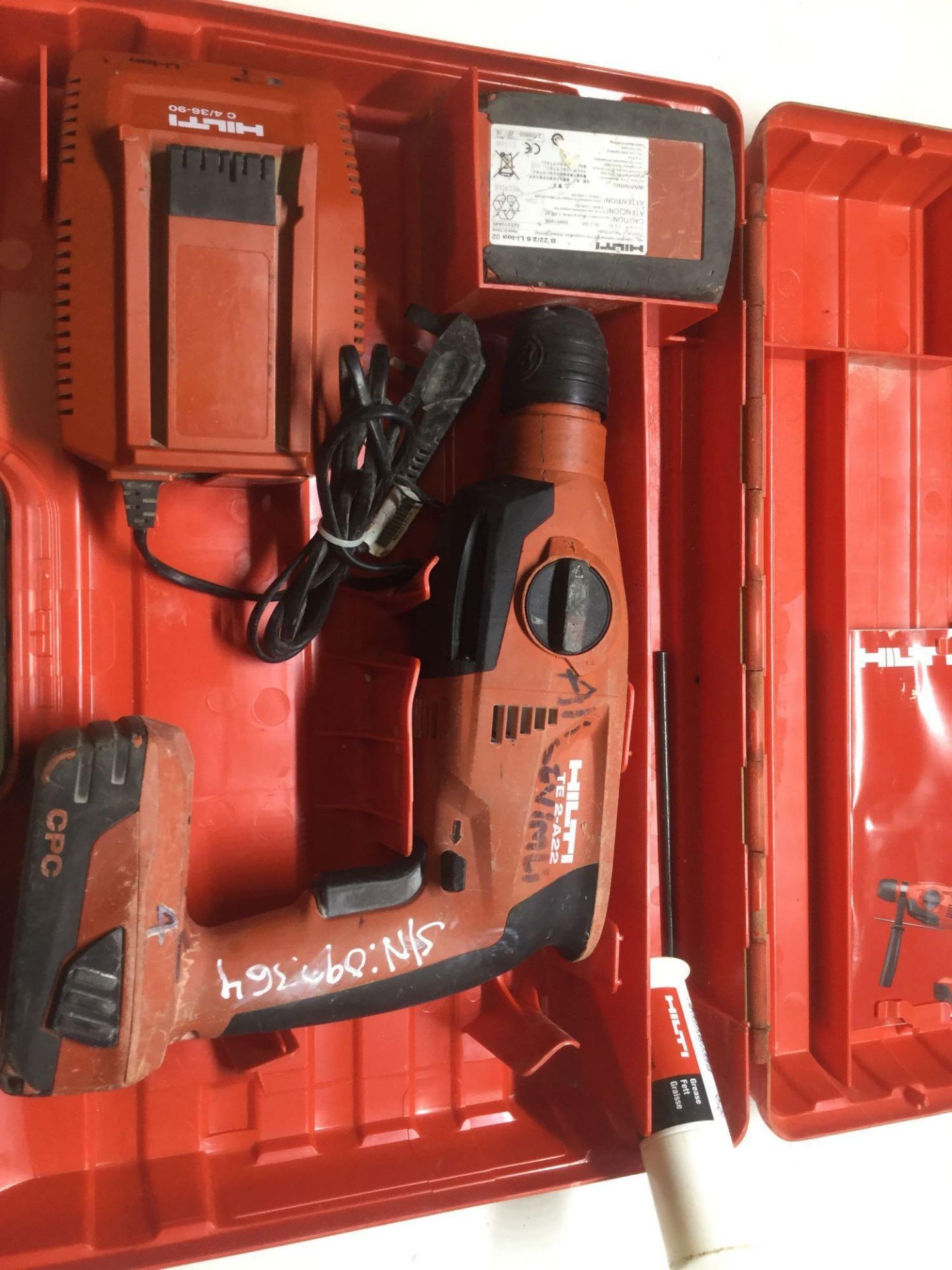 Hilti TE 2-A22 Cordless SDS Hammer Drill complete Set c/w X2 Batteries & Charger - Image 2 of 5
