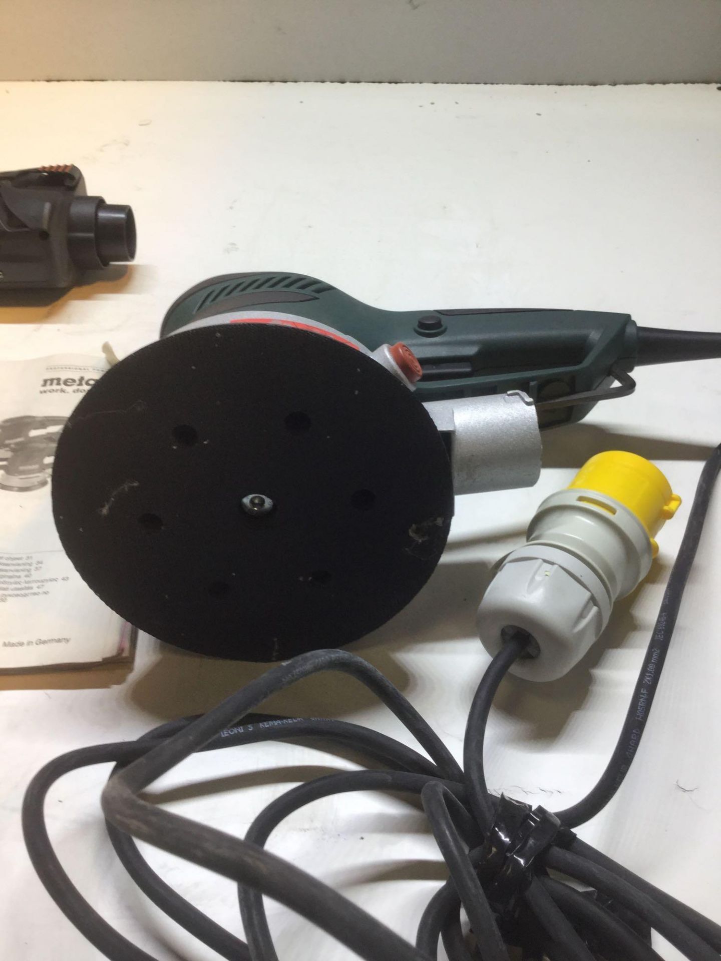 Metabo SXE 450 Orbital Sander c/w Filter & Attachments, 110v Boxed as New - Image 5 of 5