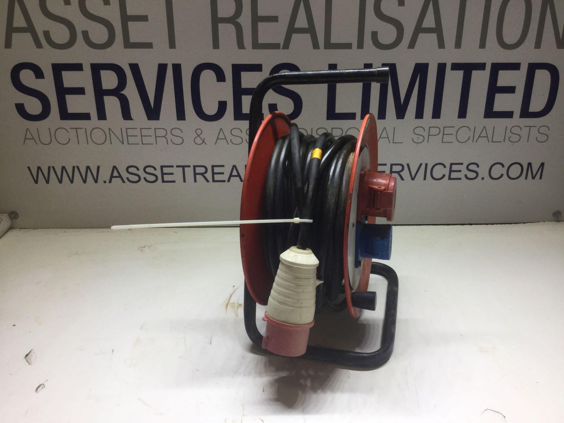 Heavy Duty 3 phase Cable Reel With Additional 240v Socket - Image 3 of 3
